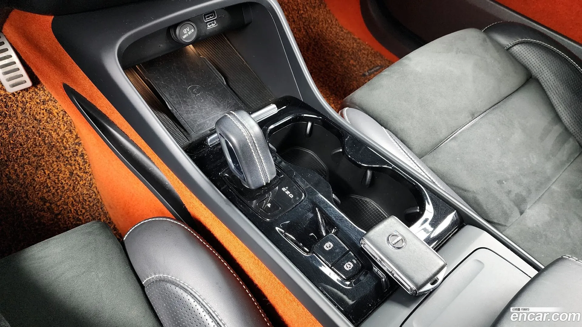 Volvo XC40 2020 — фото 1