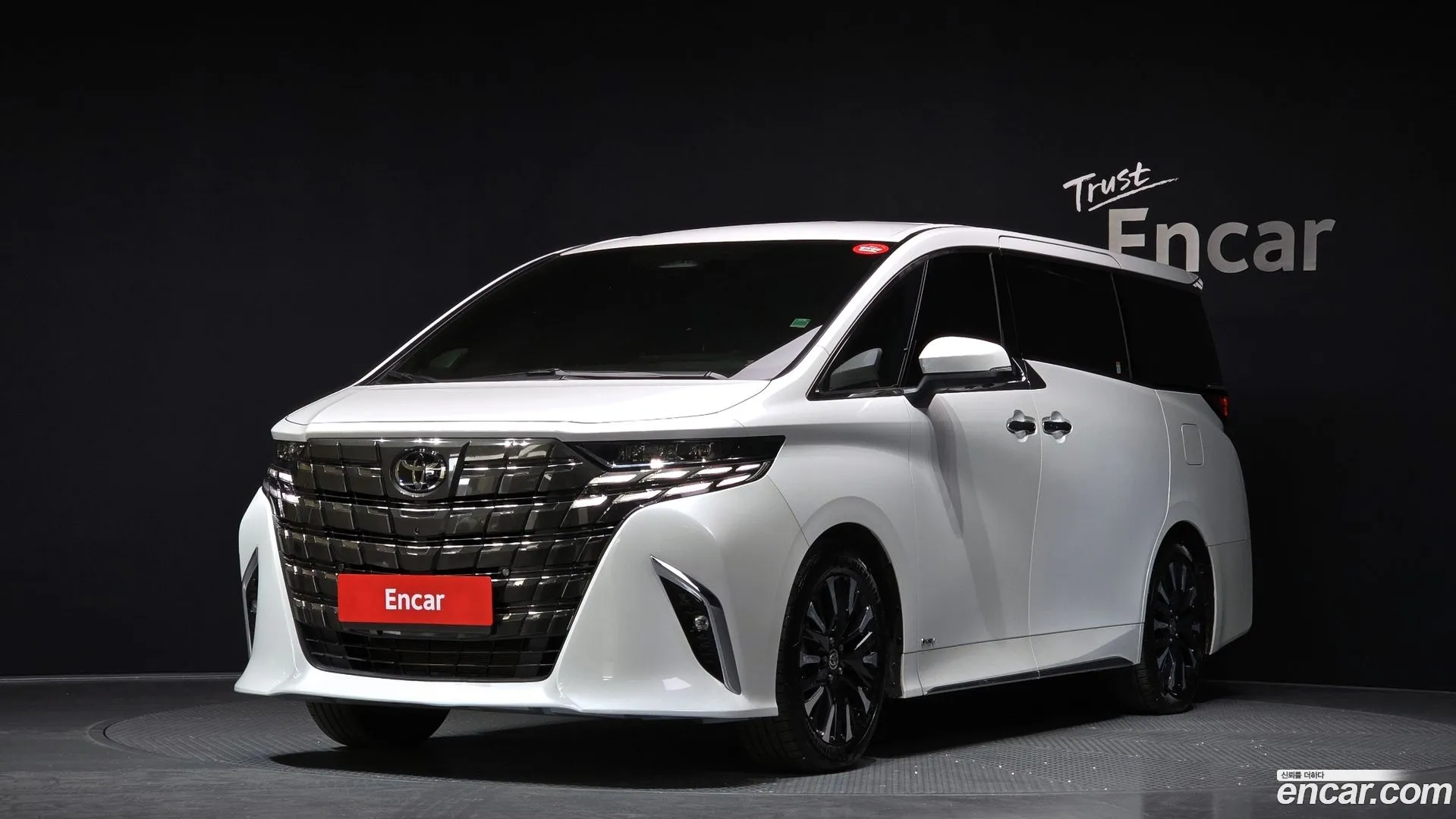 Toyota Alphard 2023 — фото 1