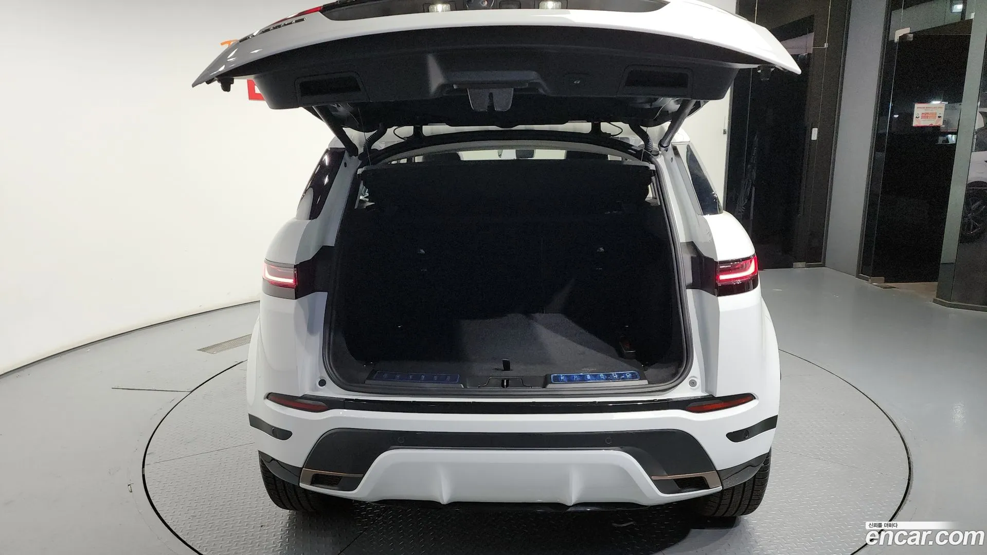 Land Rover Range Rover Evoque 2024 — фото 1