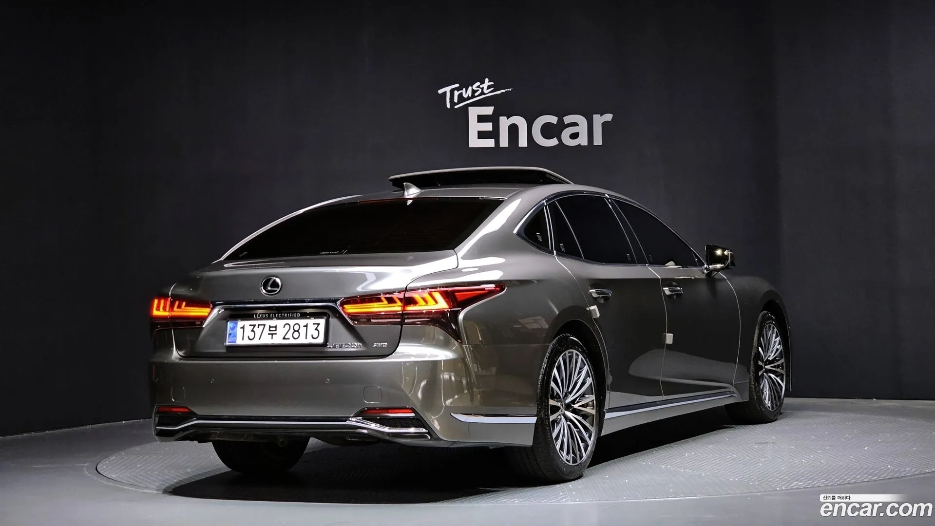 Lexus LS 500h 2024 — фото 1