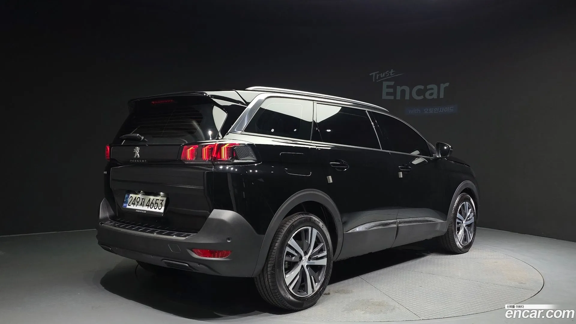 Peugeot 5008 2024 — фото 3