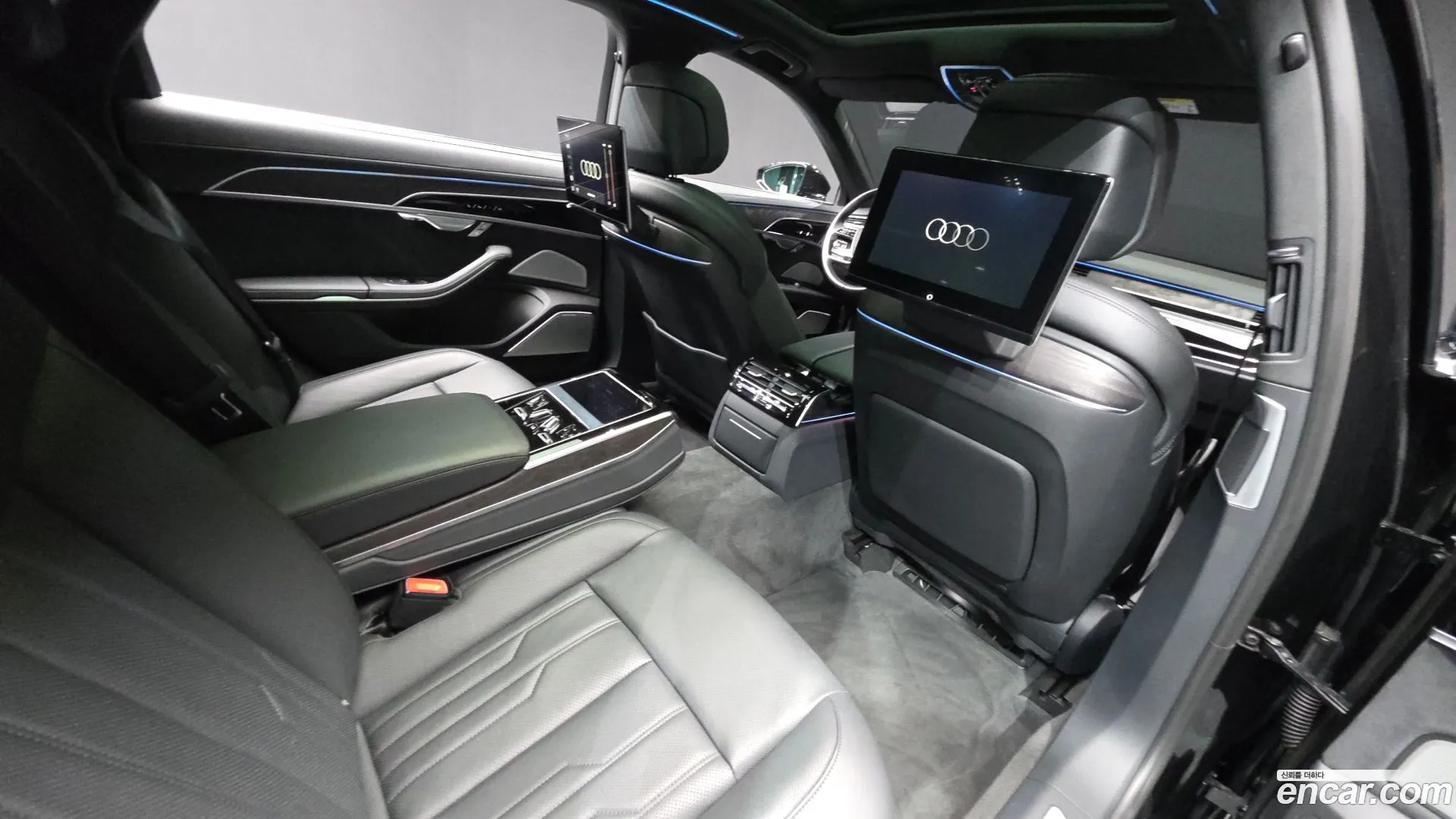 Audi A8 2023 — фото 1