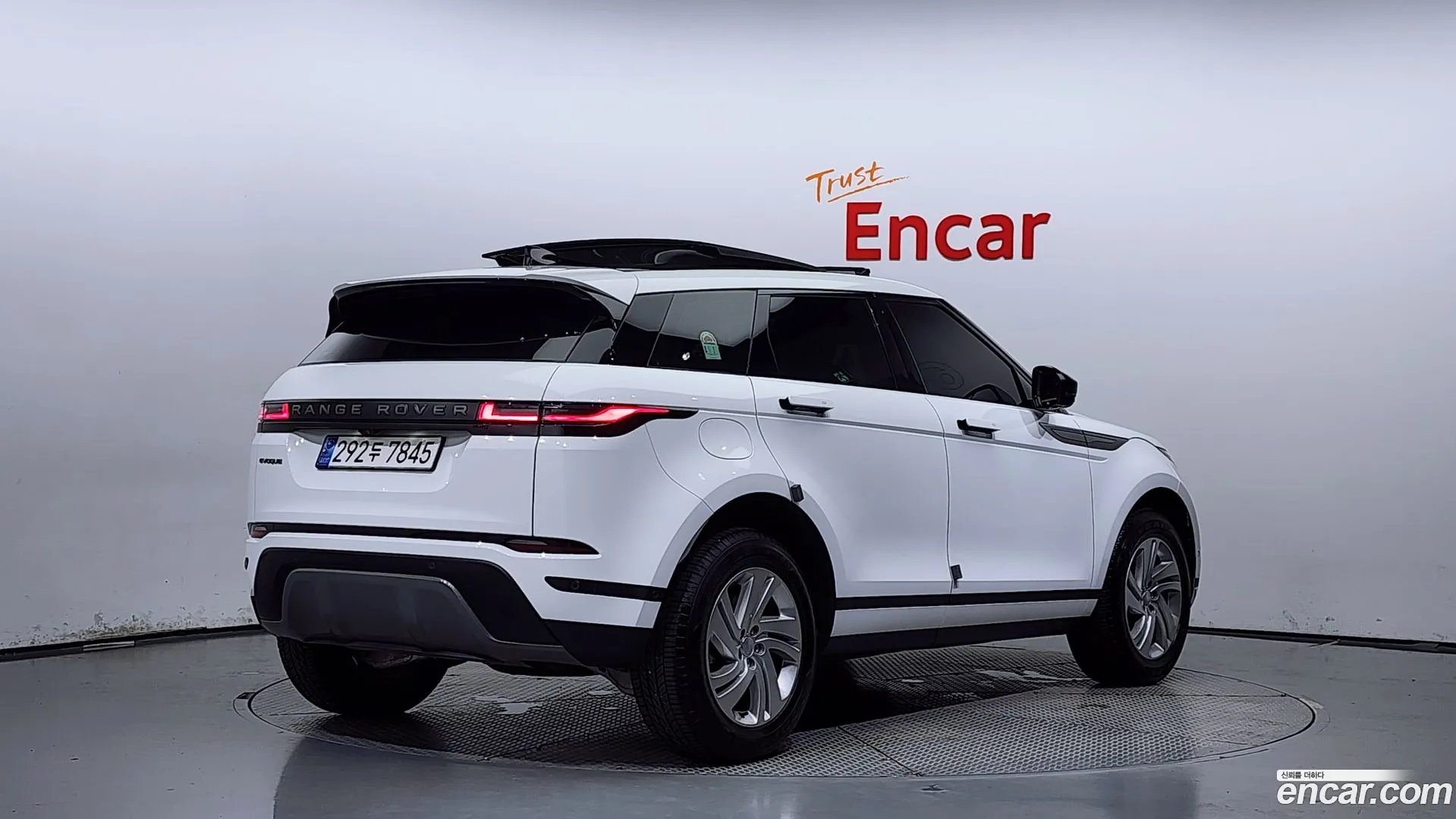 Land Rover Range Rover Evoque 2024 — фото 1
