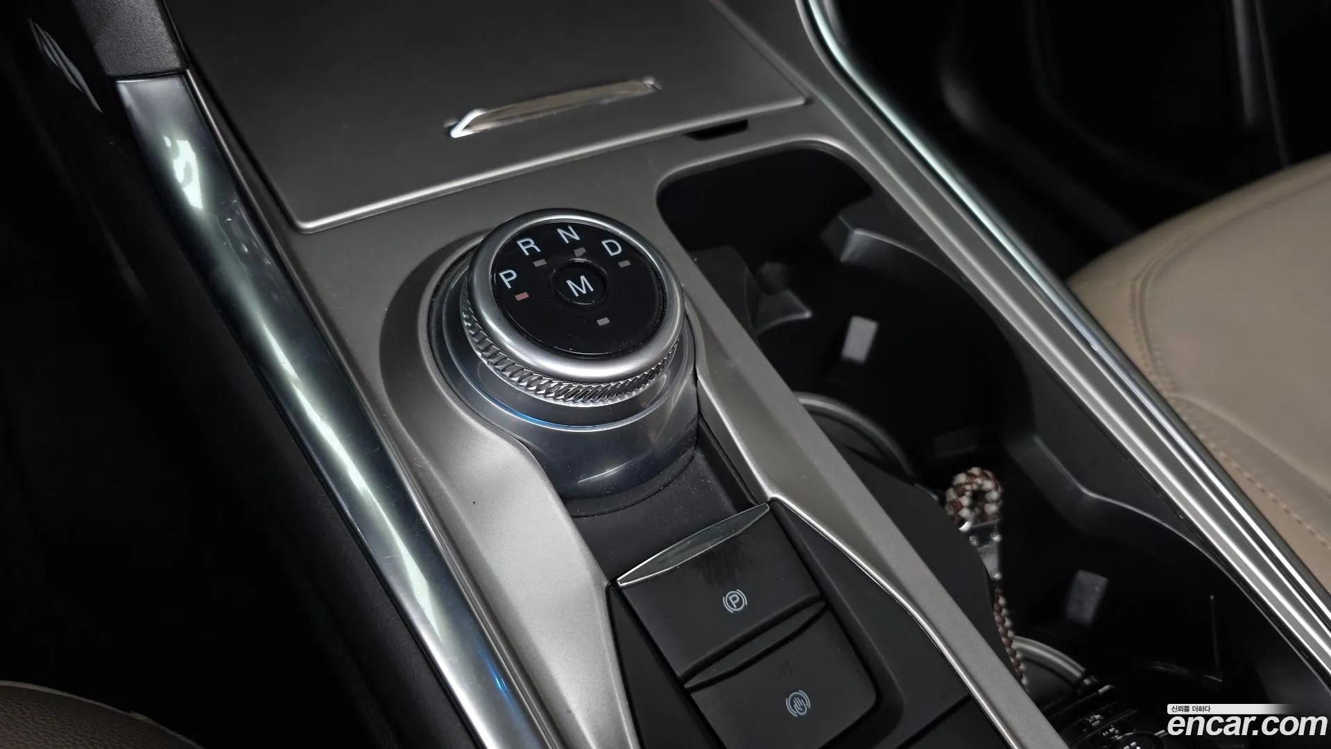 Ford Explorer 2020 — фото 1