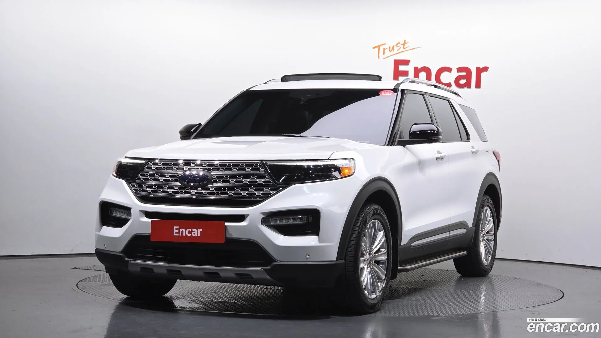 Ford Explorer 2021 — фото 1