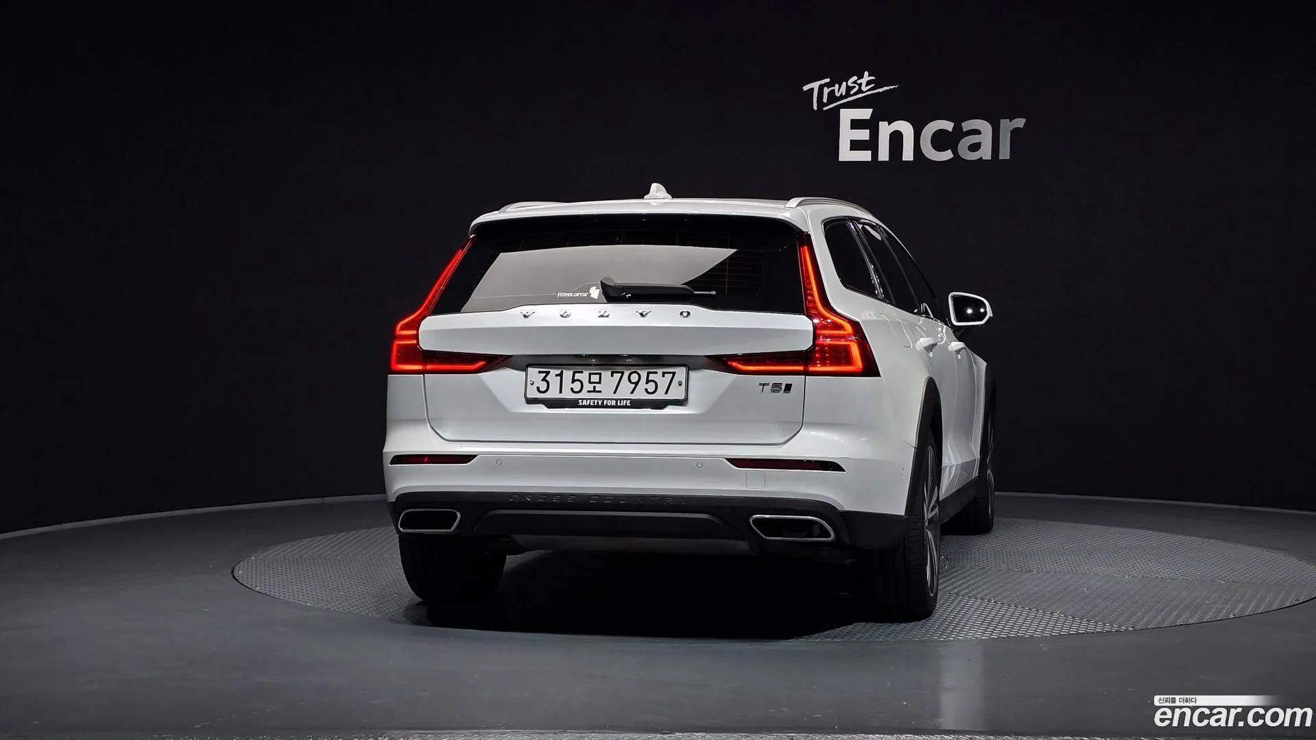 Volvo V60 Cross Country 2020 — фото 5