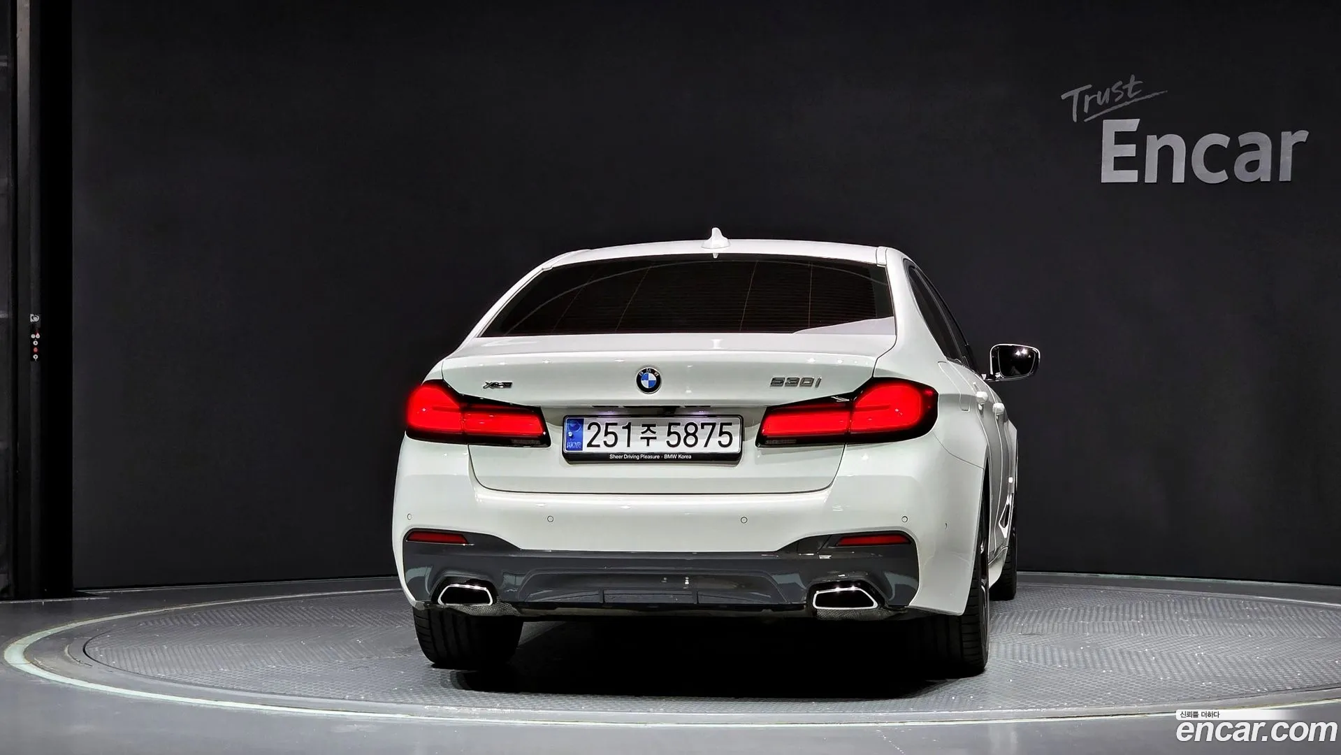 BMW 530i 2021 — фото 1
