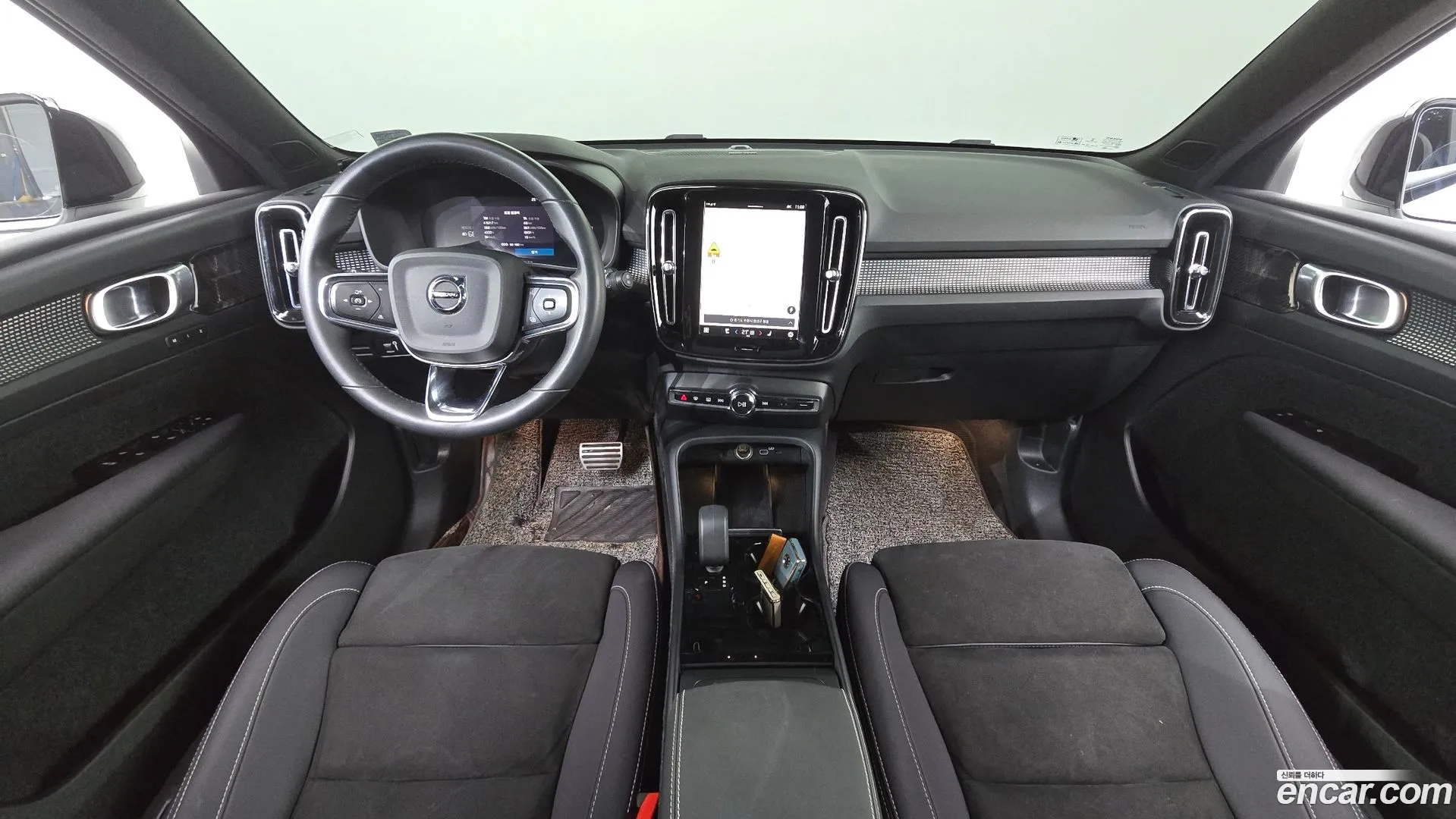 Volvo XC40 2022 — фото 1