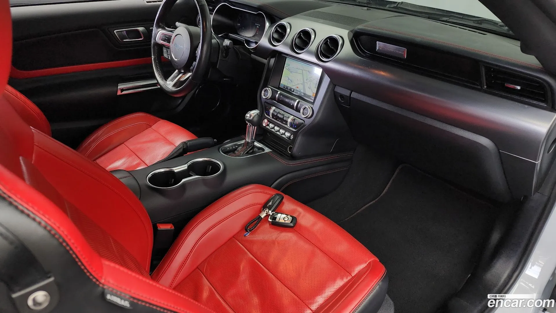 Ford Mustang 2021 — фото 1