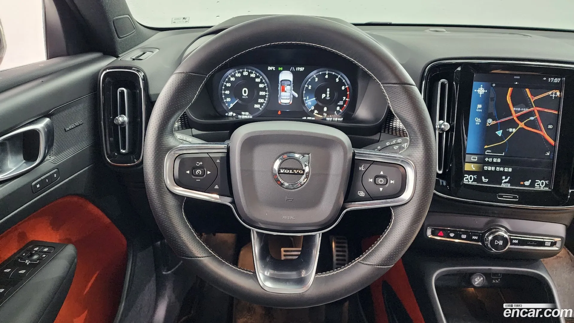 Volvo XC40 2020 — фото 1