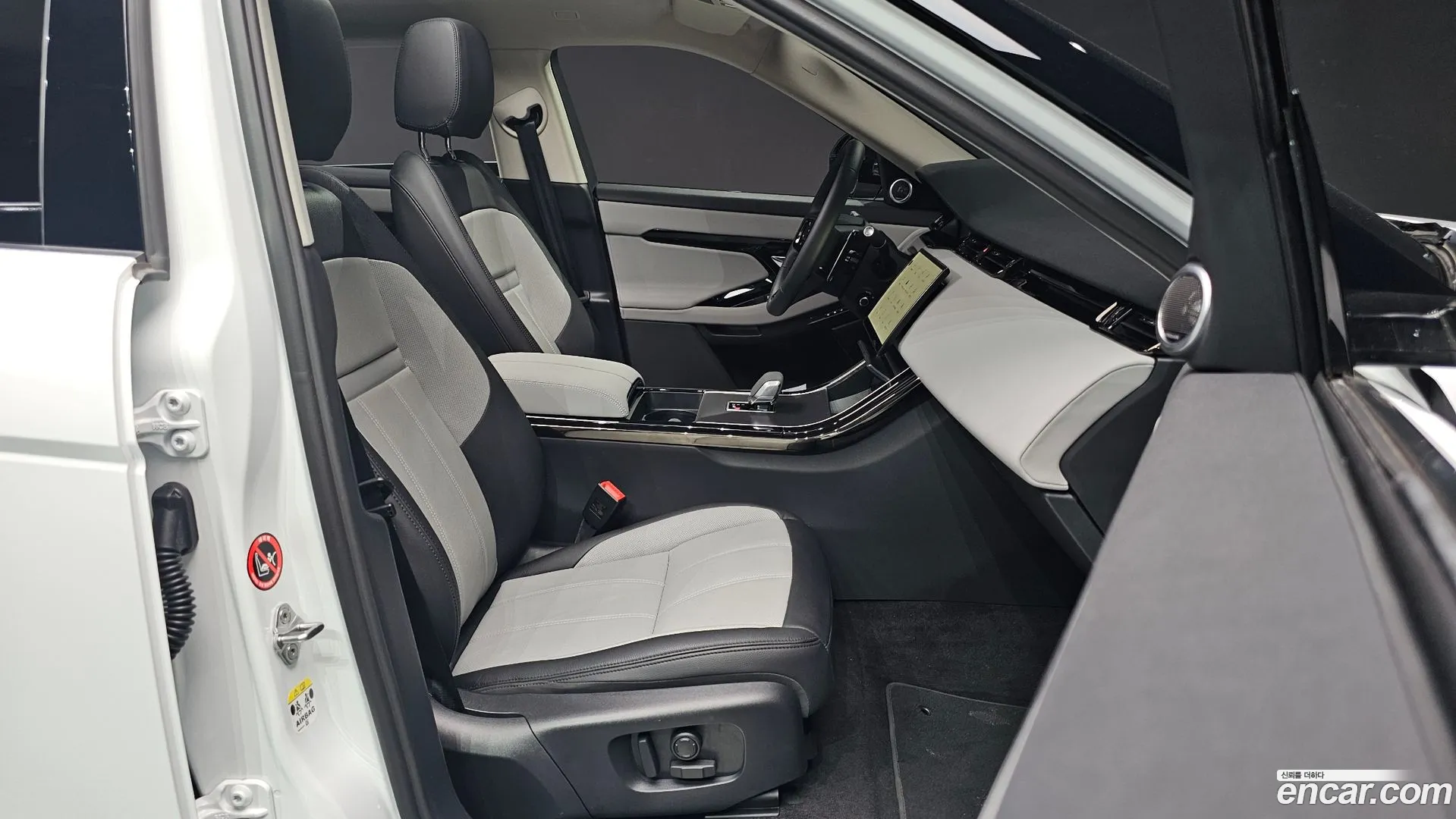 Land Rover Range Rover Evoque 2024 — фото 1