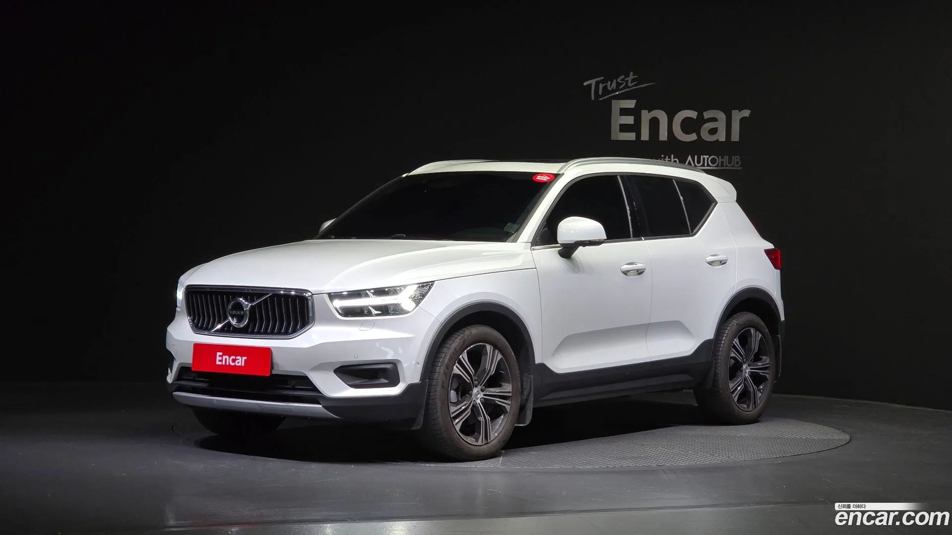 Volvo XC40 2021 — фото 1