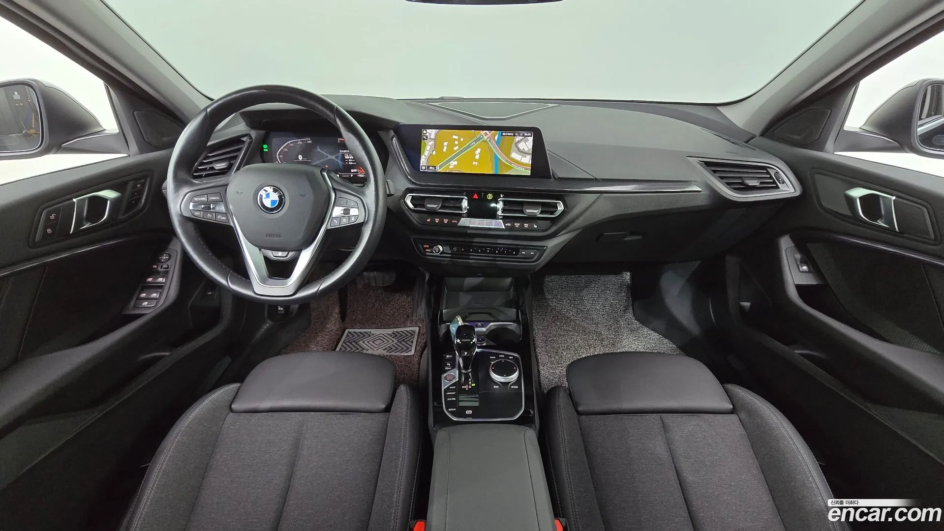 BMW 120i 2023 — фото 3