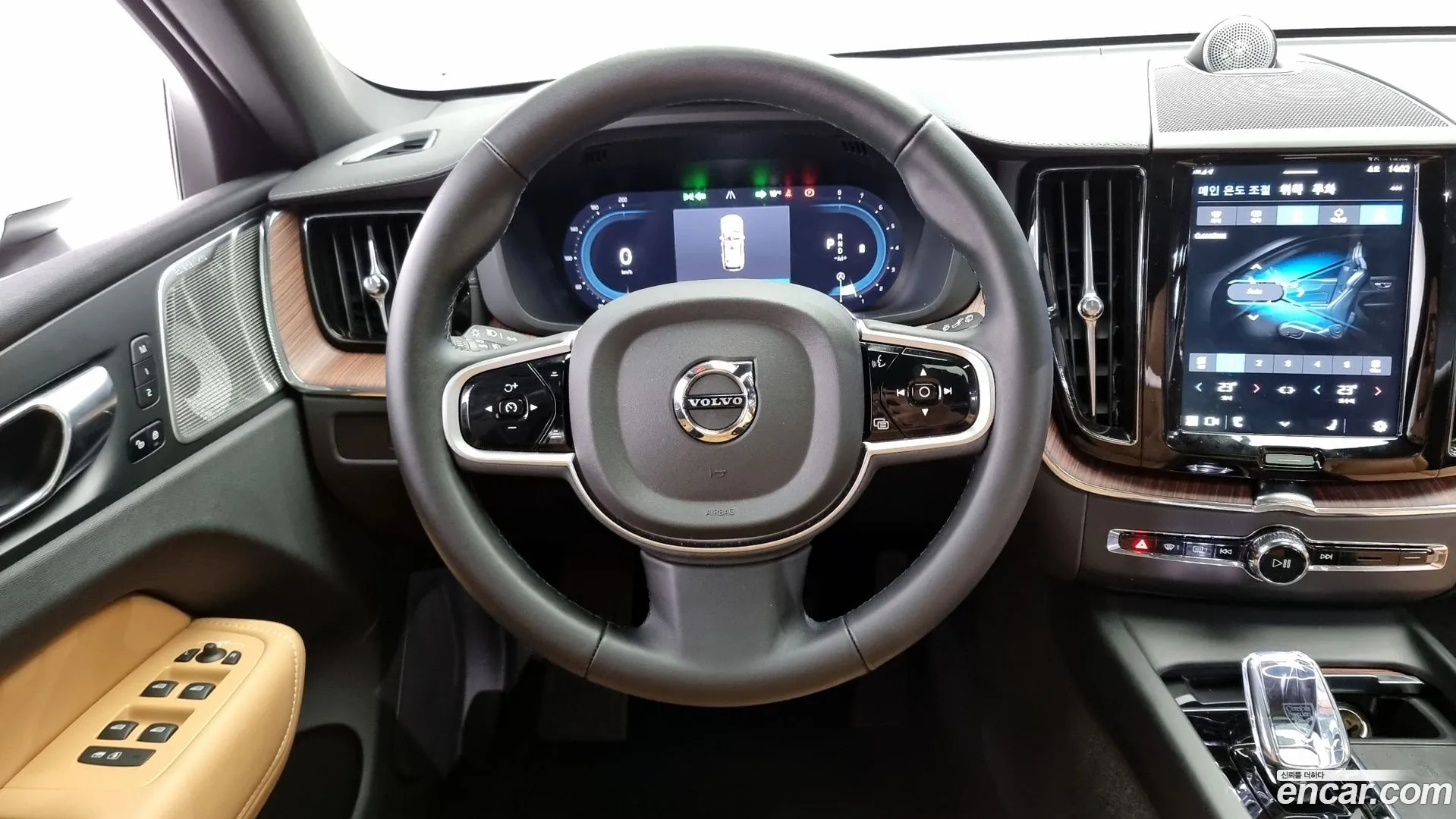 Volvo XC60 2025 — фото 2
