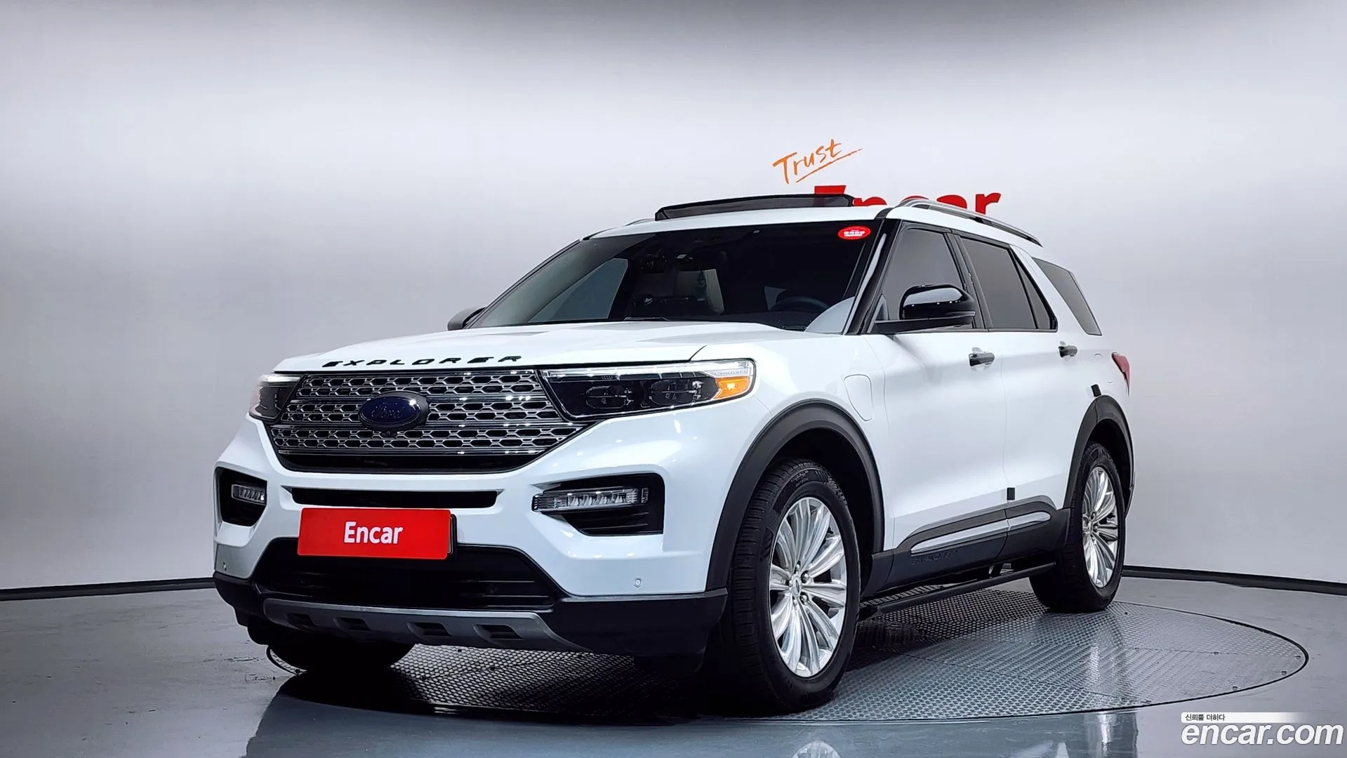 Ford Explorer 2021 — фото 1