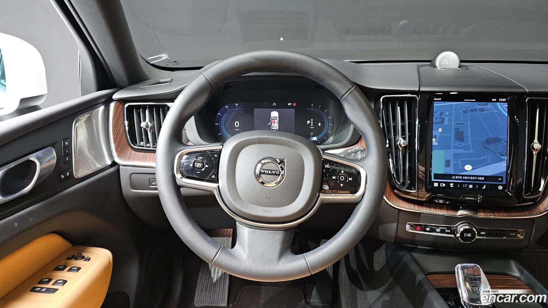 Volvo XC60 2023 — фото 2