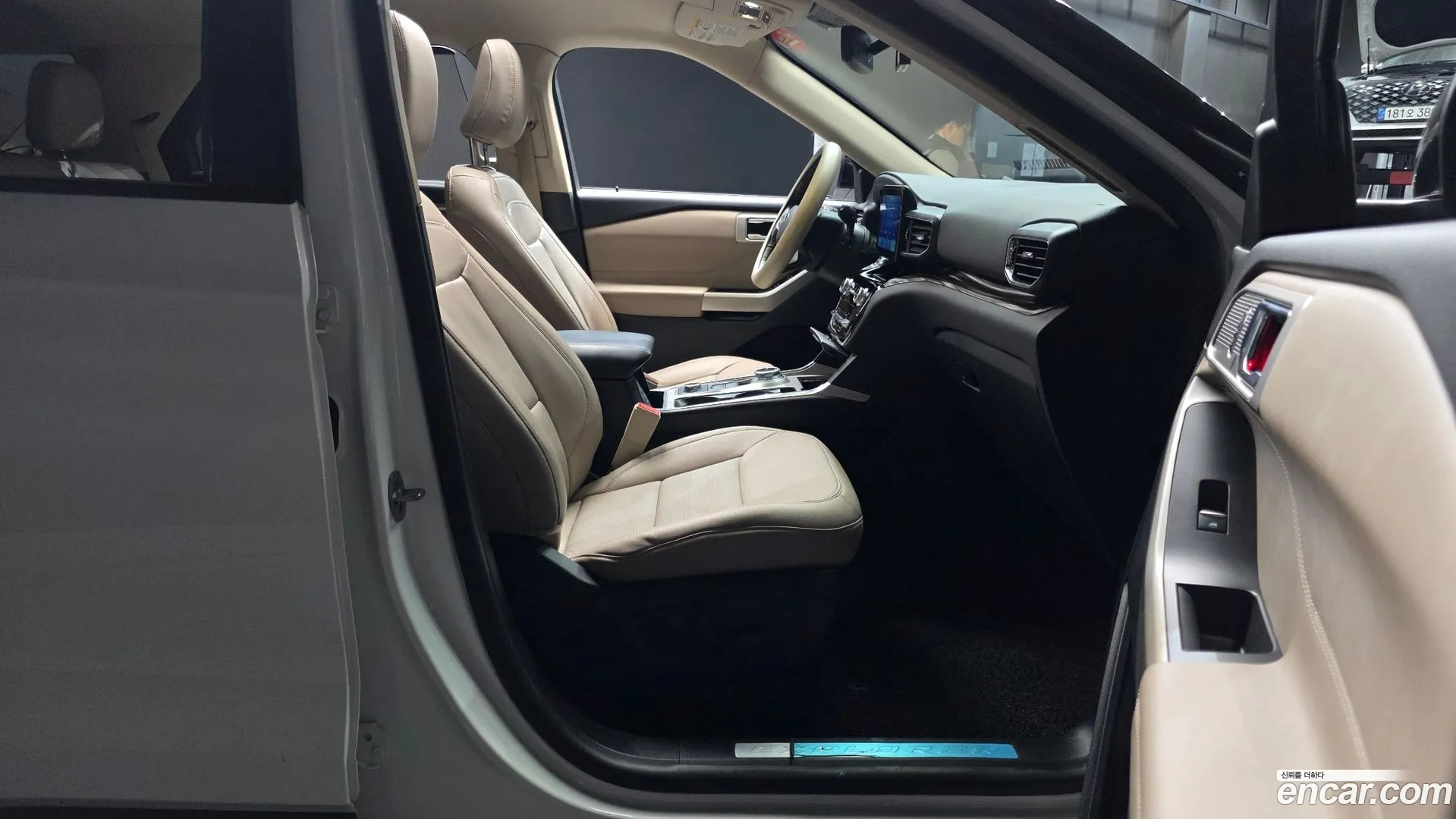 Ford Explorer 2021 — фото 1