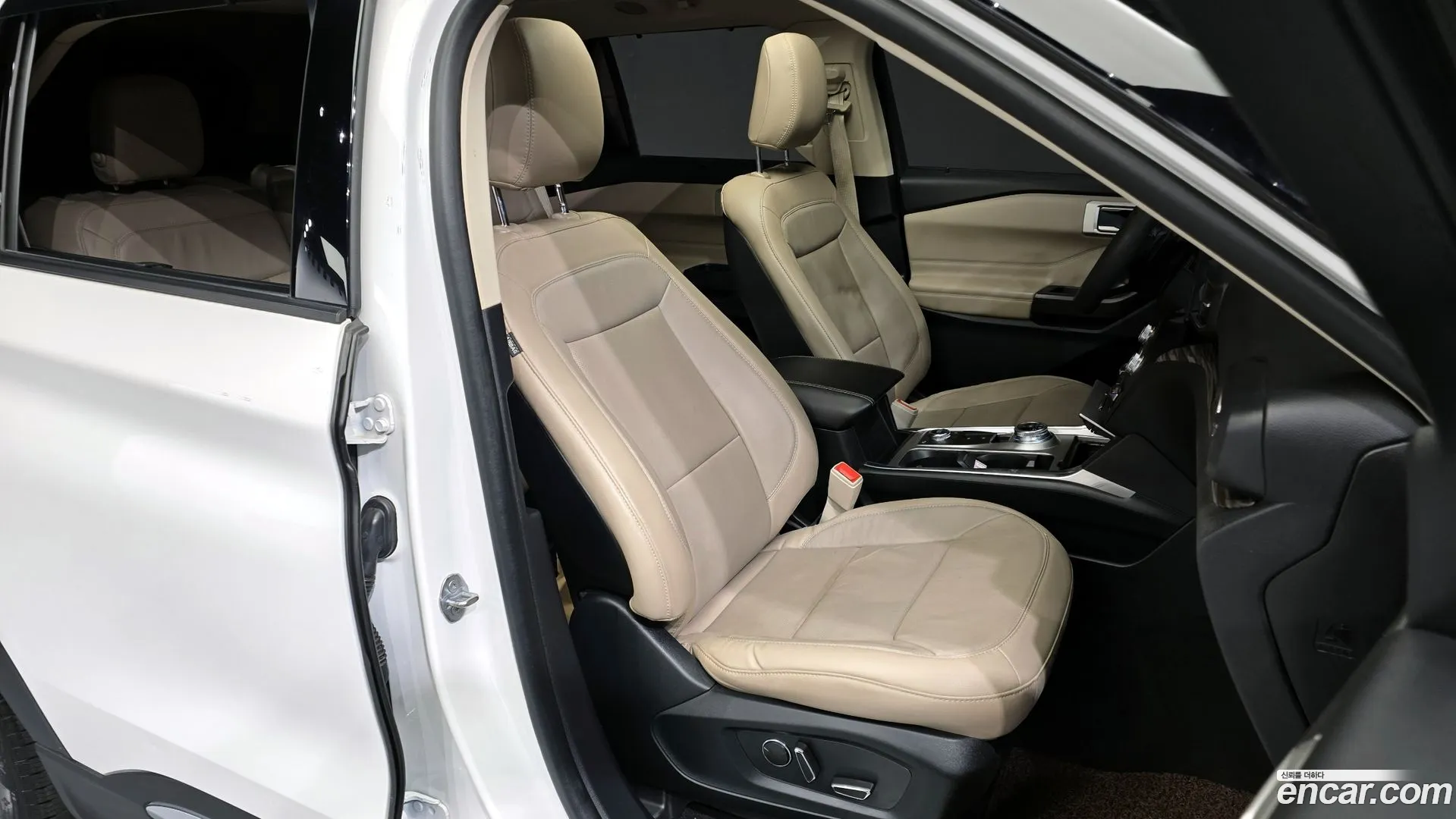 Ford Explorer 2020 — фото 1