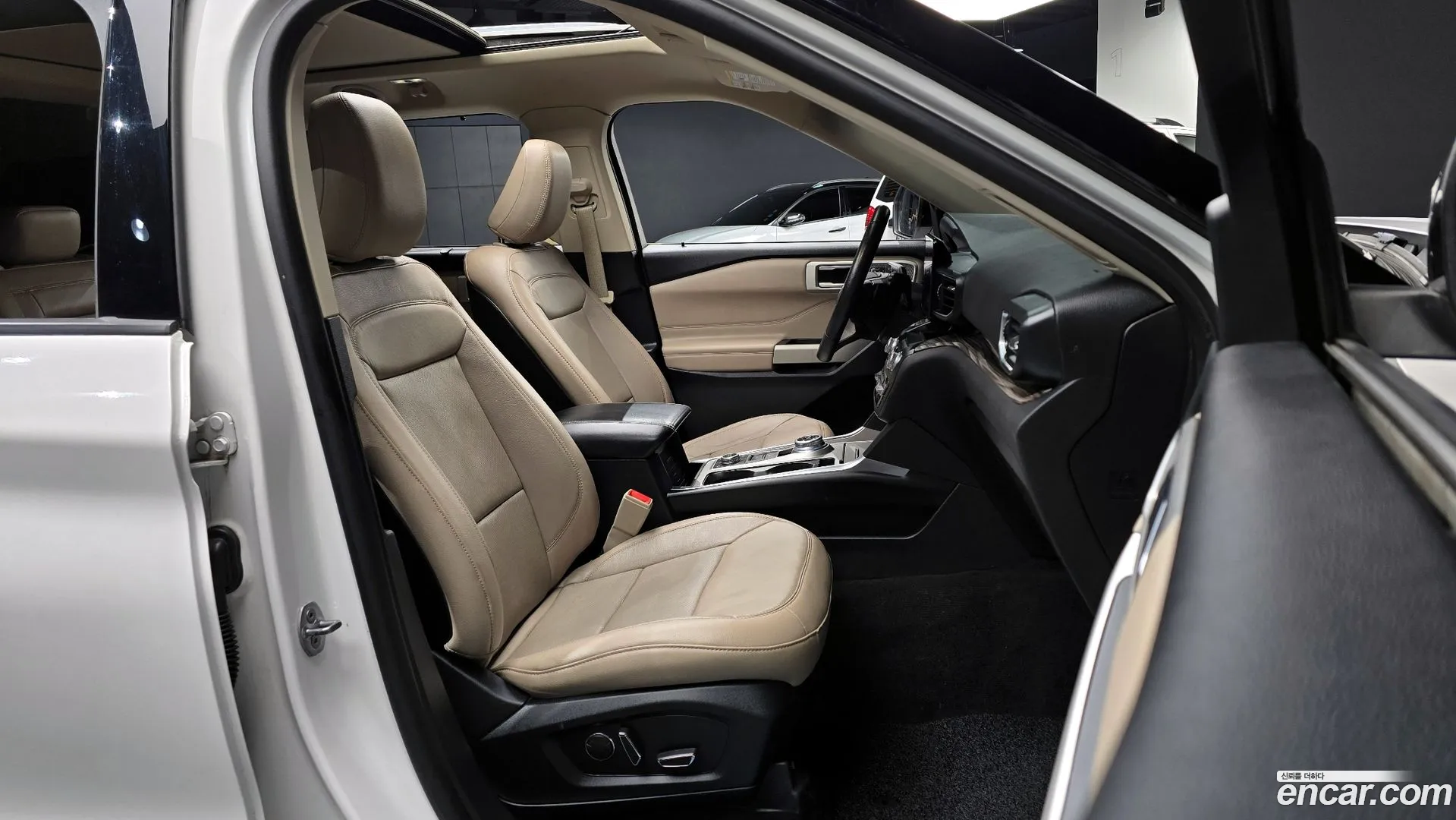 Ford Explorer 2020 — фото 1