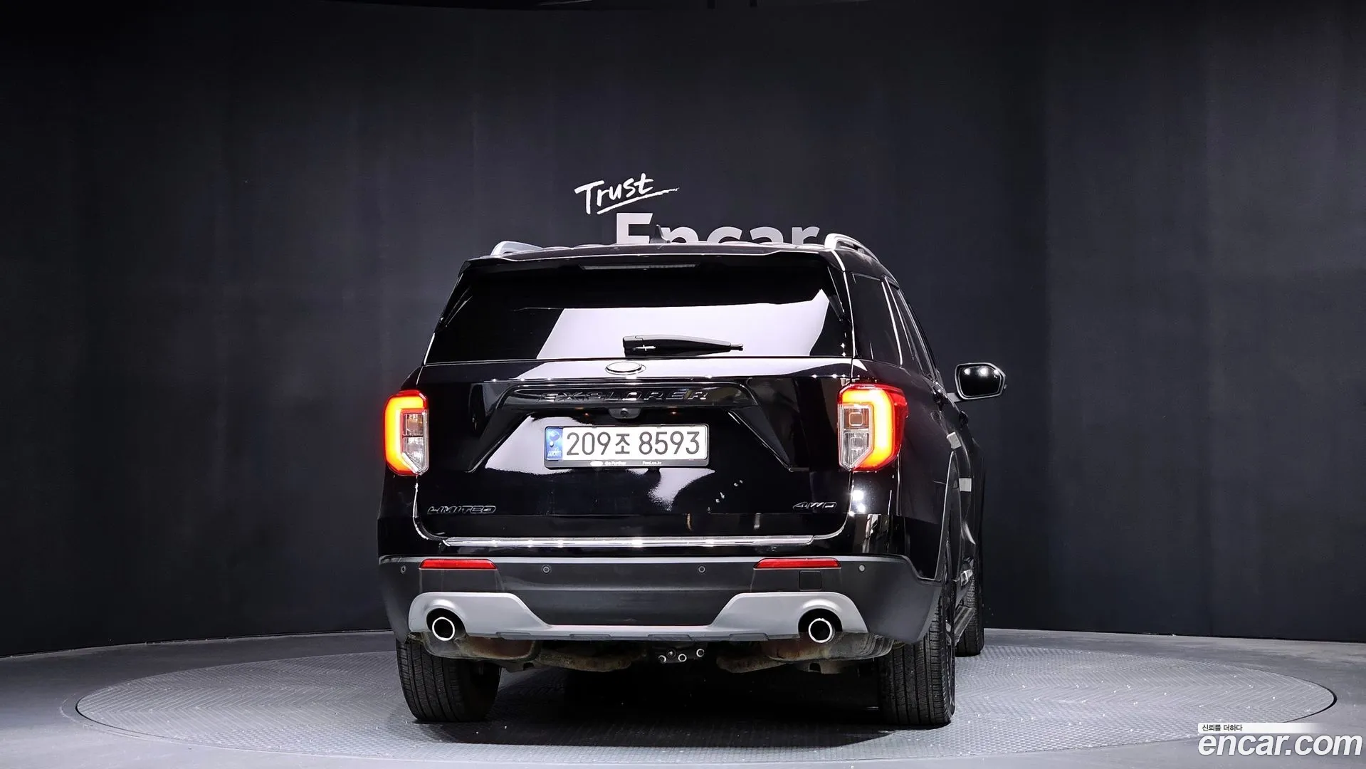 Ford Explorer 2021 — фото 1