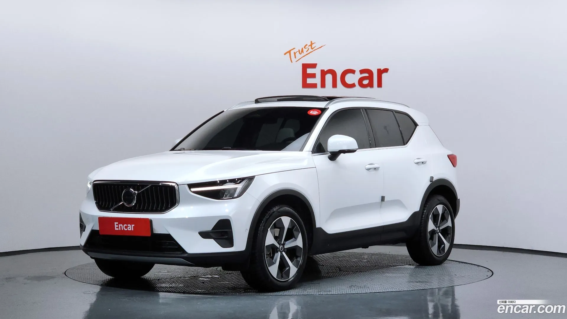Volvo XC40 2023 — фото 4