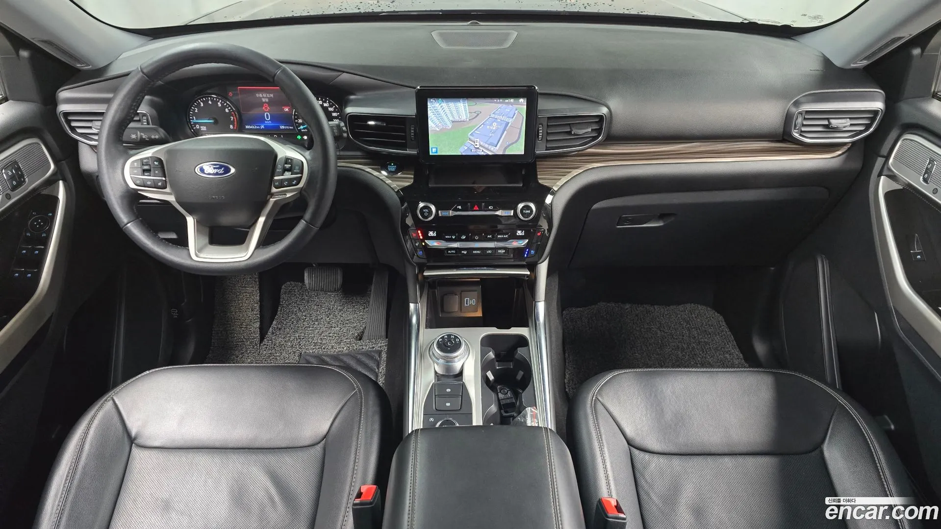 Ford Explorer 2021 — фото 1