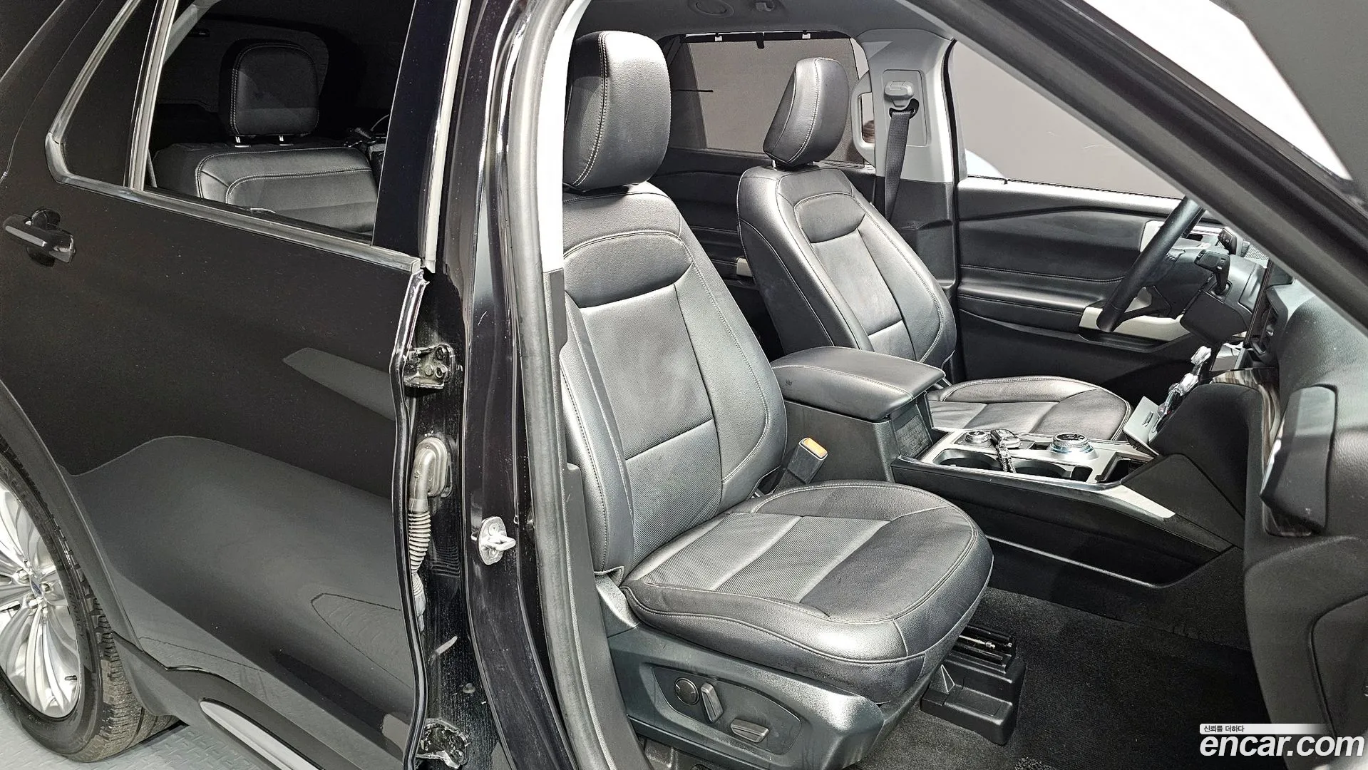 Ford Explorer 2021 — фото 4