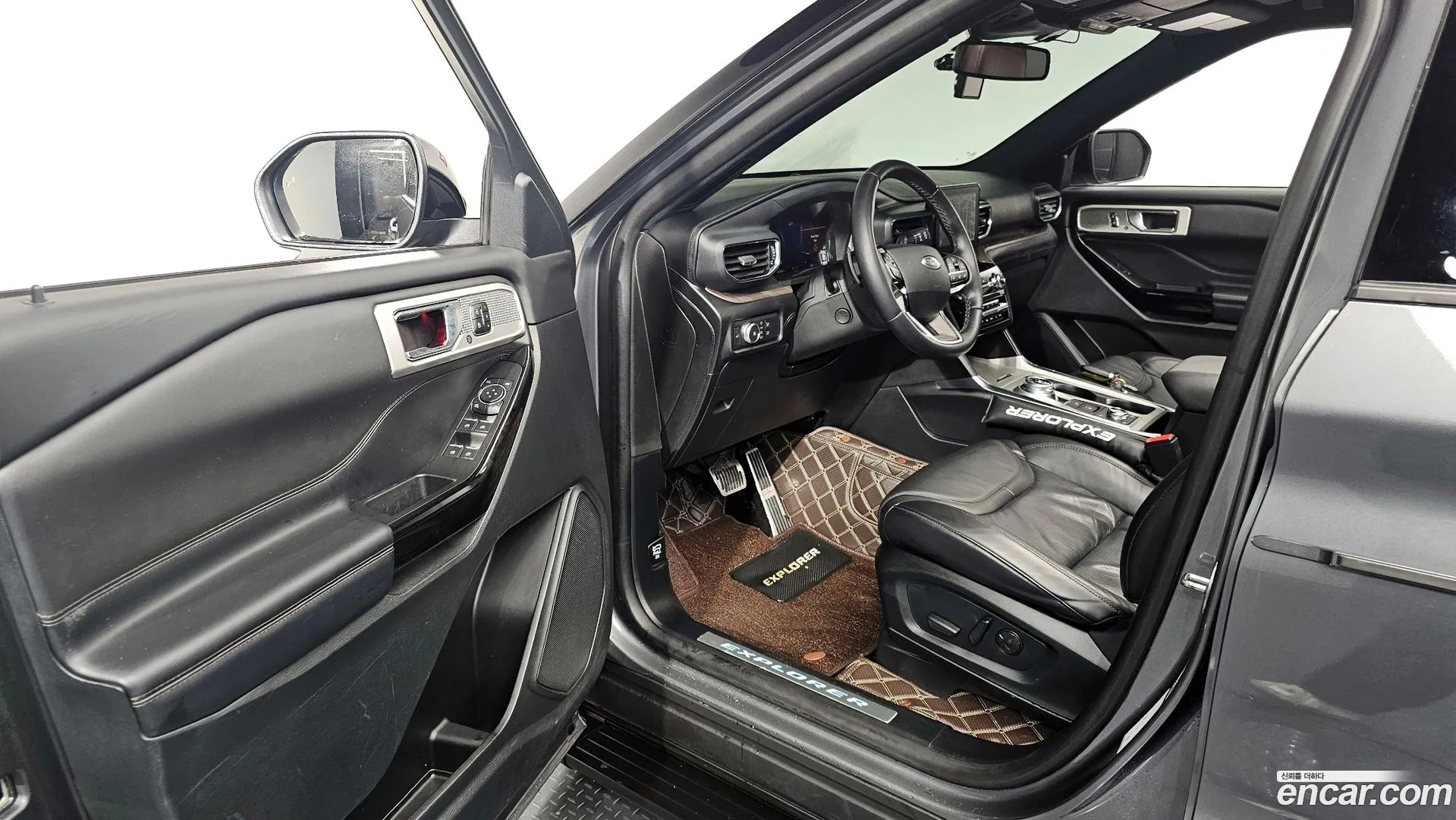 Ford Explorer 2021 — фото 1