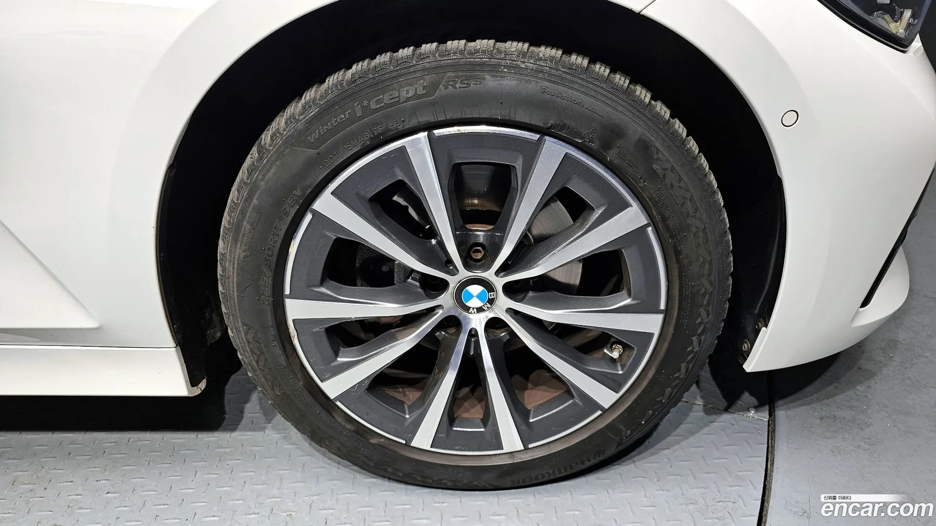 BMW 320i 2021 — фото 2