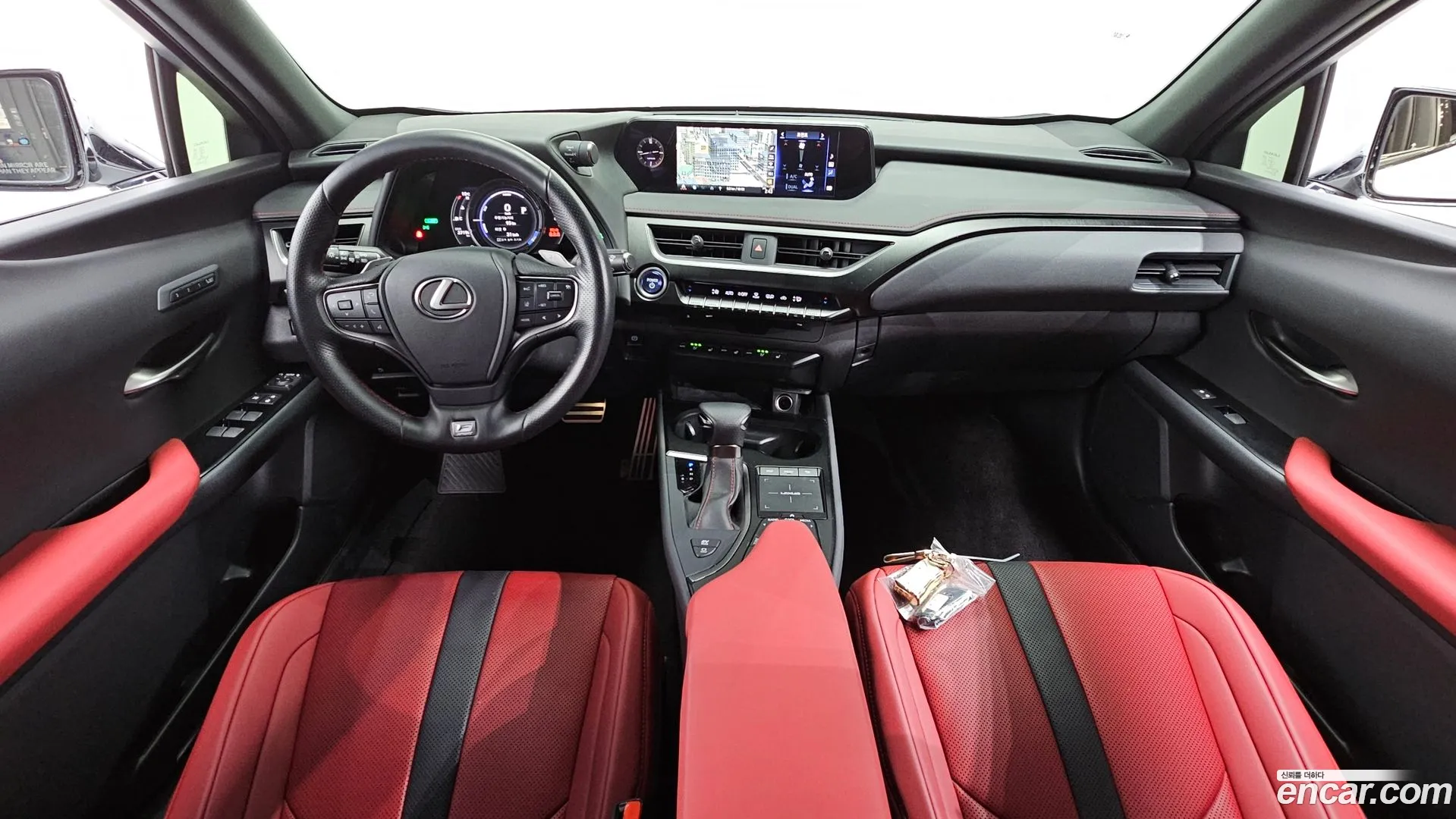 Lexus UX 250h 2022 — фото 3