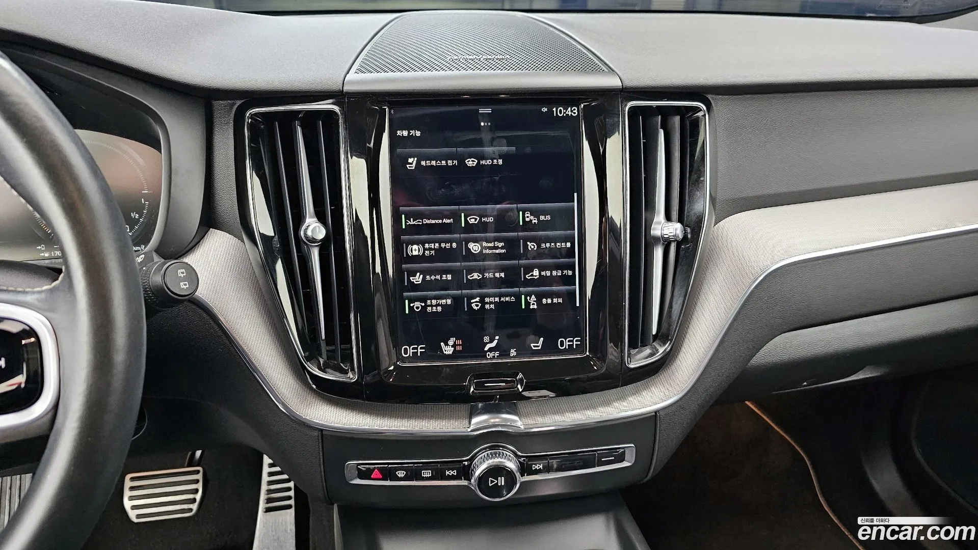 Volvo XC60 2021 — фото 1