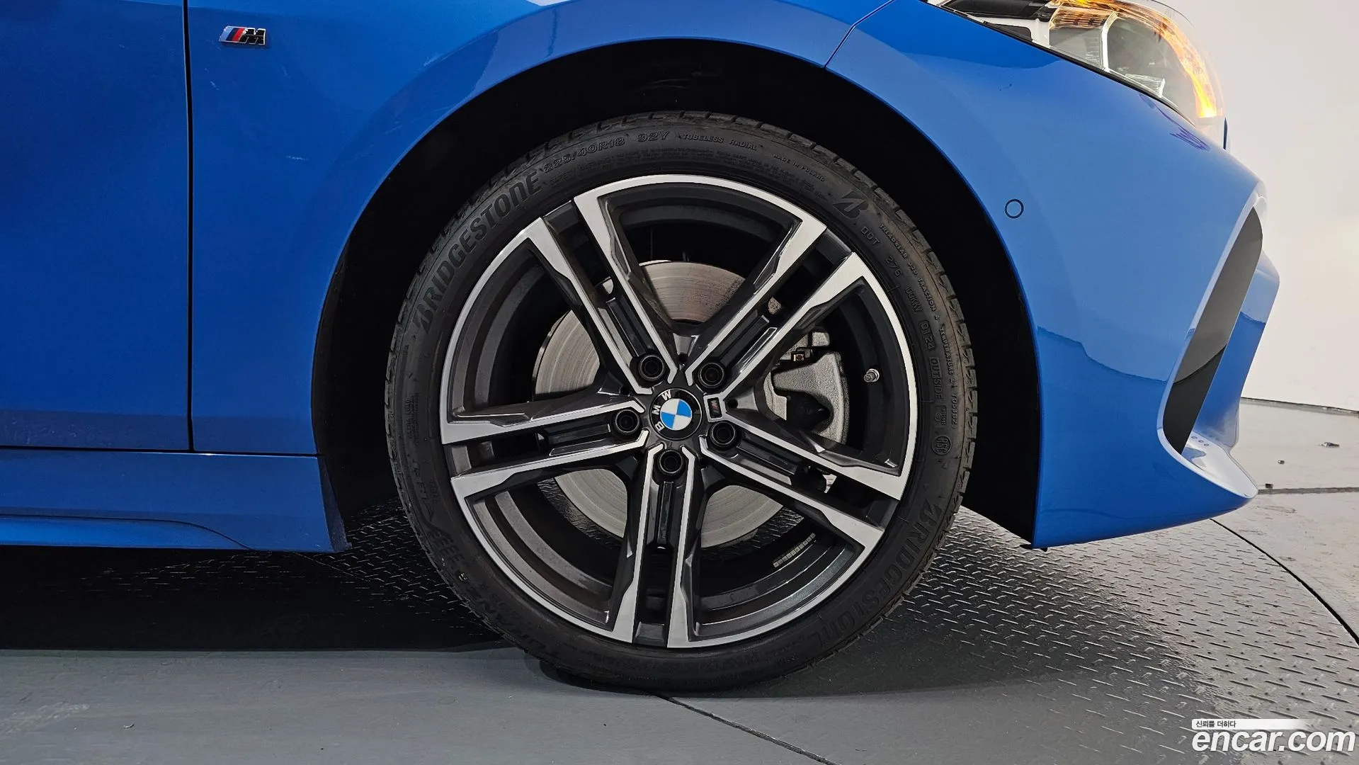 BMW 120i 2024 — фото 1