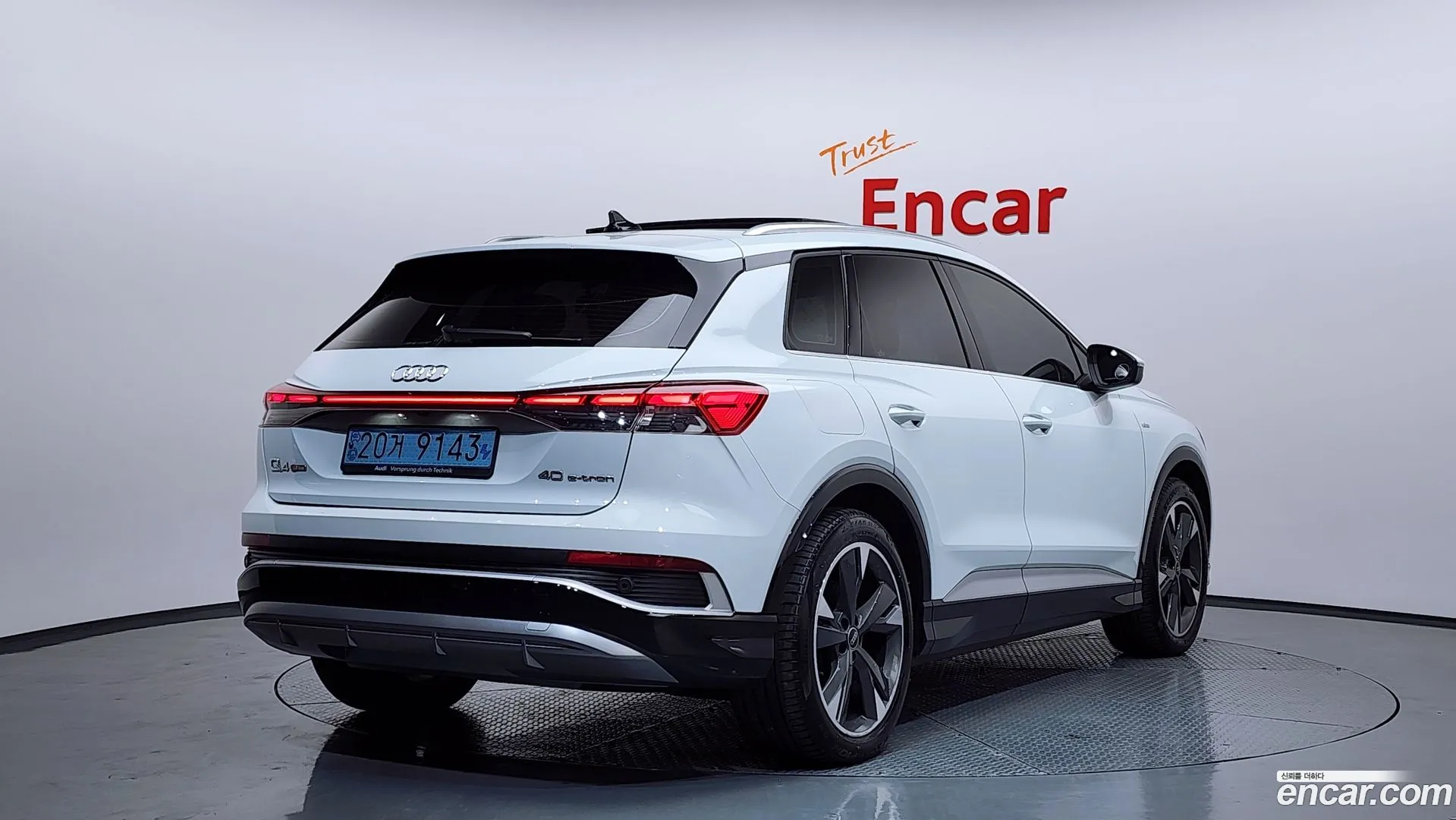 Audi Q4 e-tron 2022 — фото 4