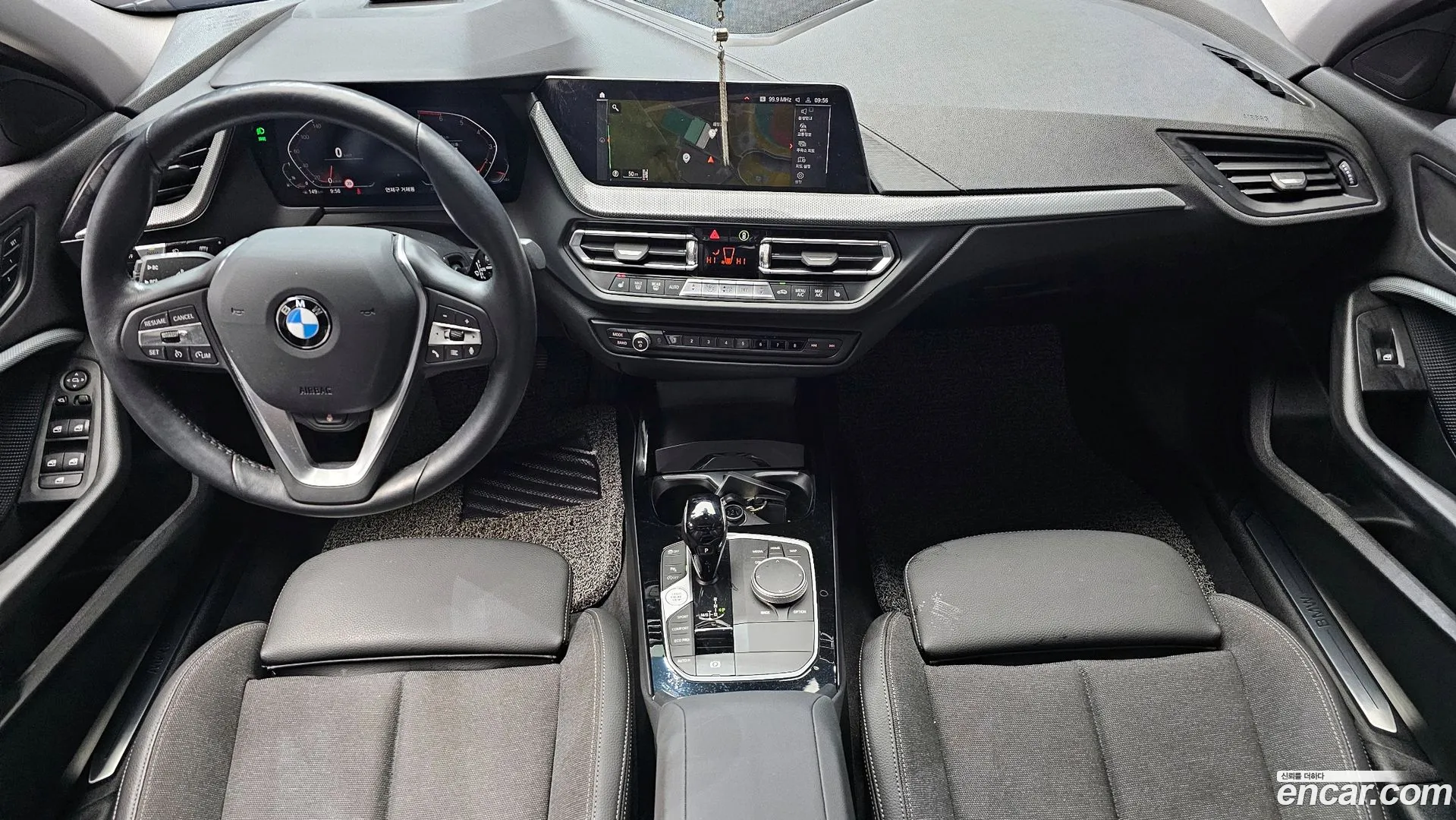 BMW 120i 2023 — фото 1