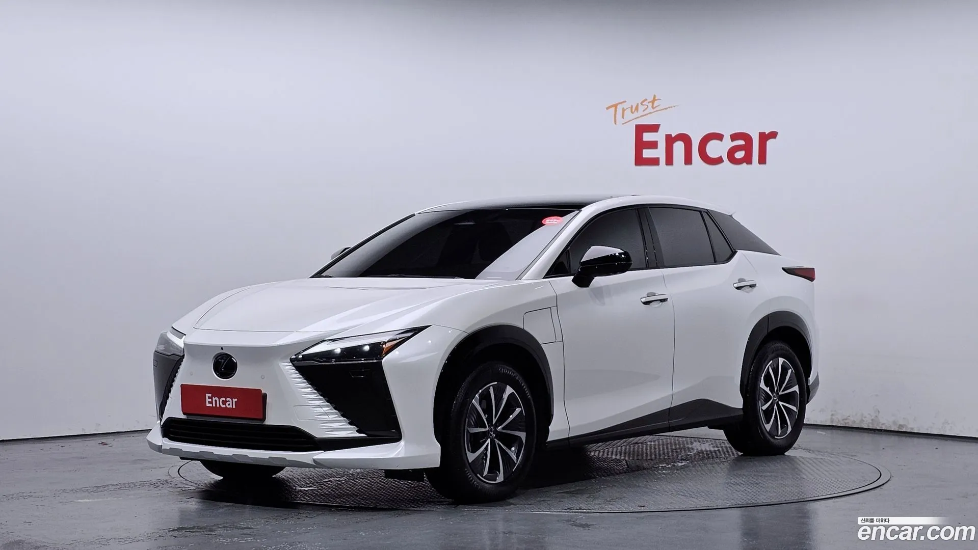 Lexus RZ450e 2023 — фото 3