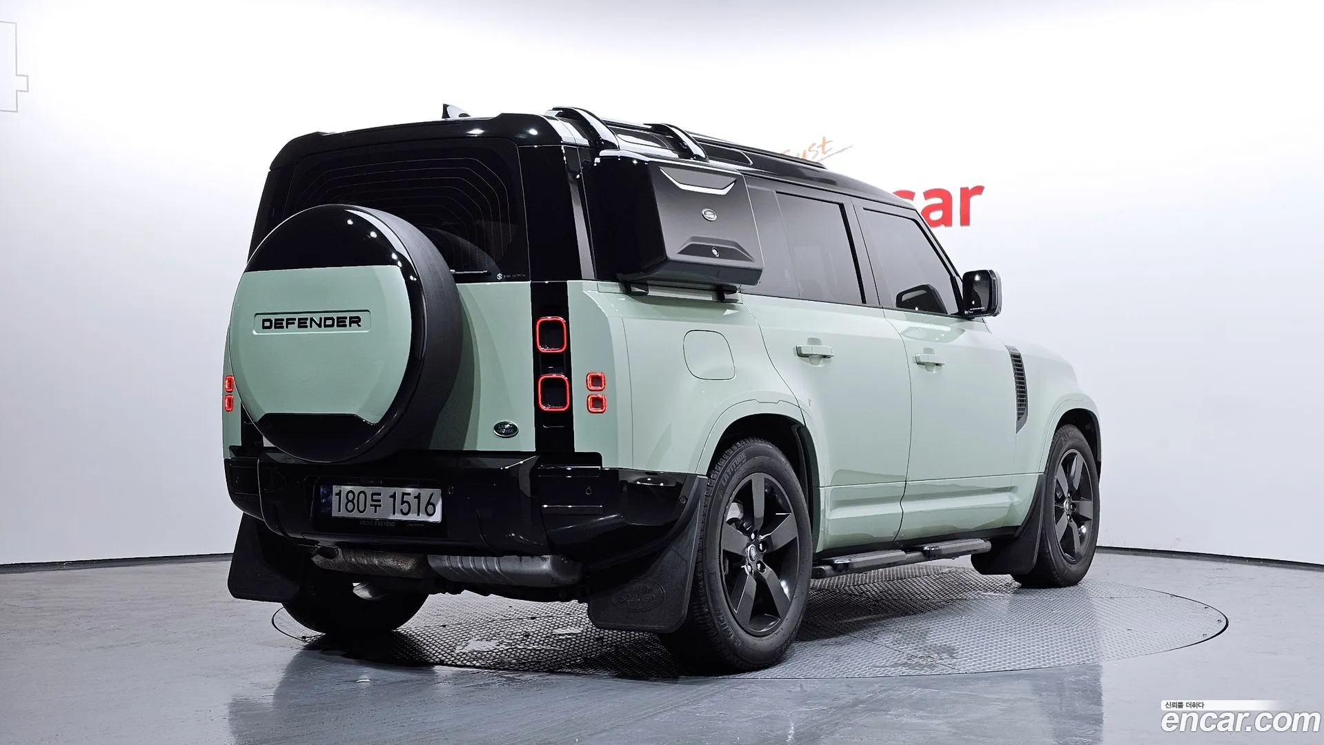 Land Rover Defender 2023 — фото 2