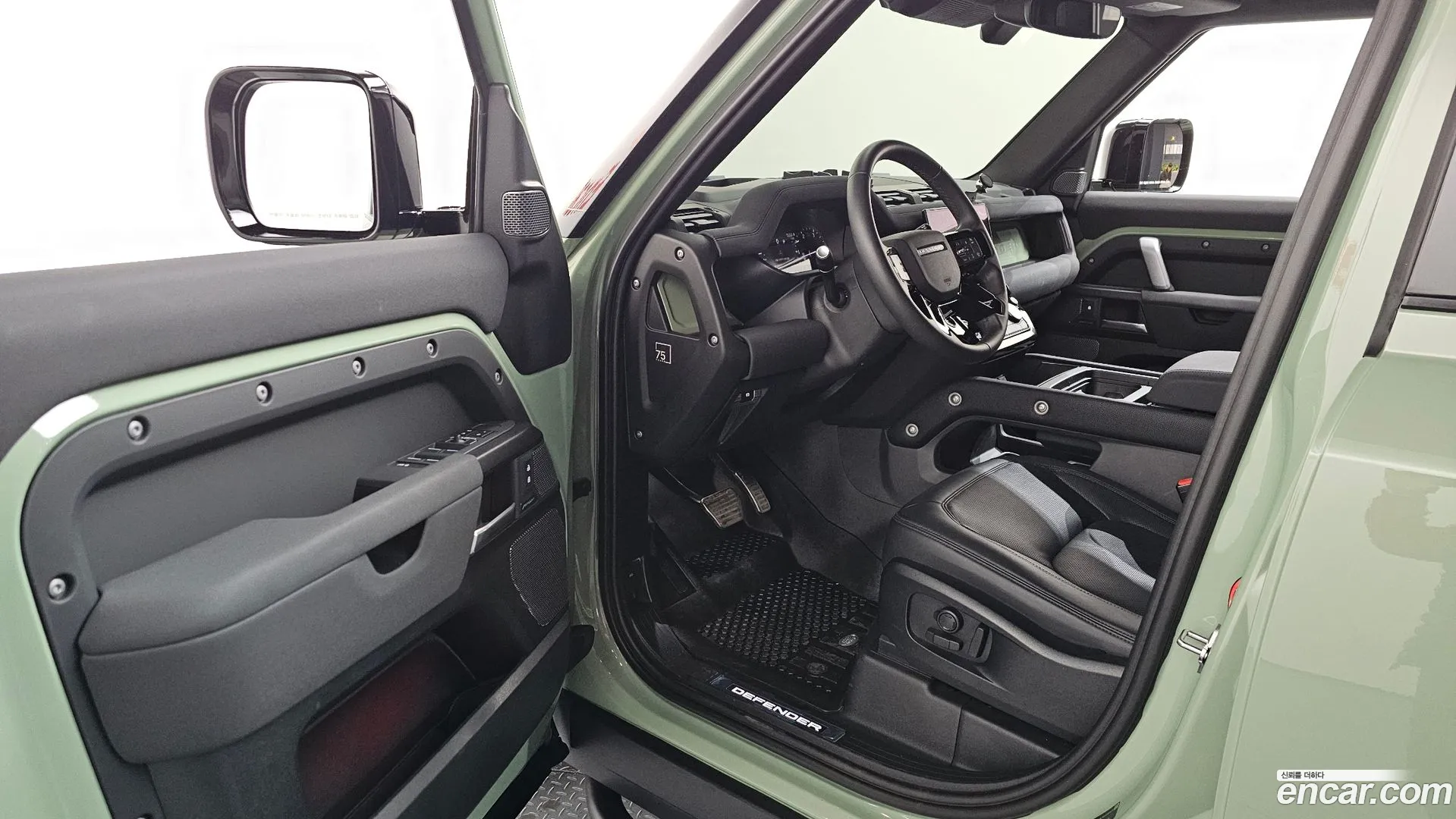 Land Rover Defender 2023 — фото 5