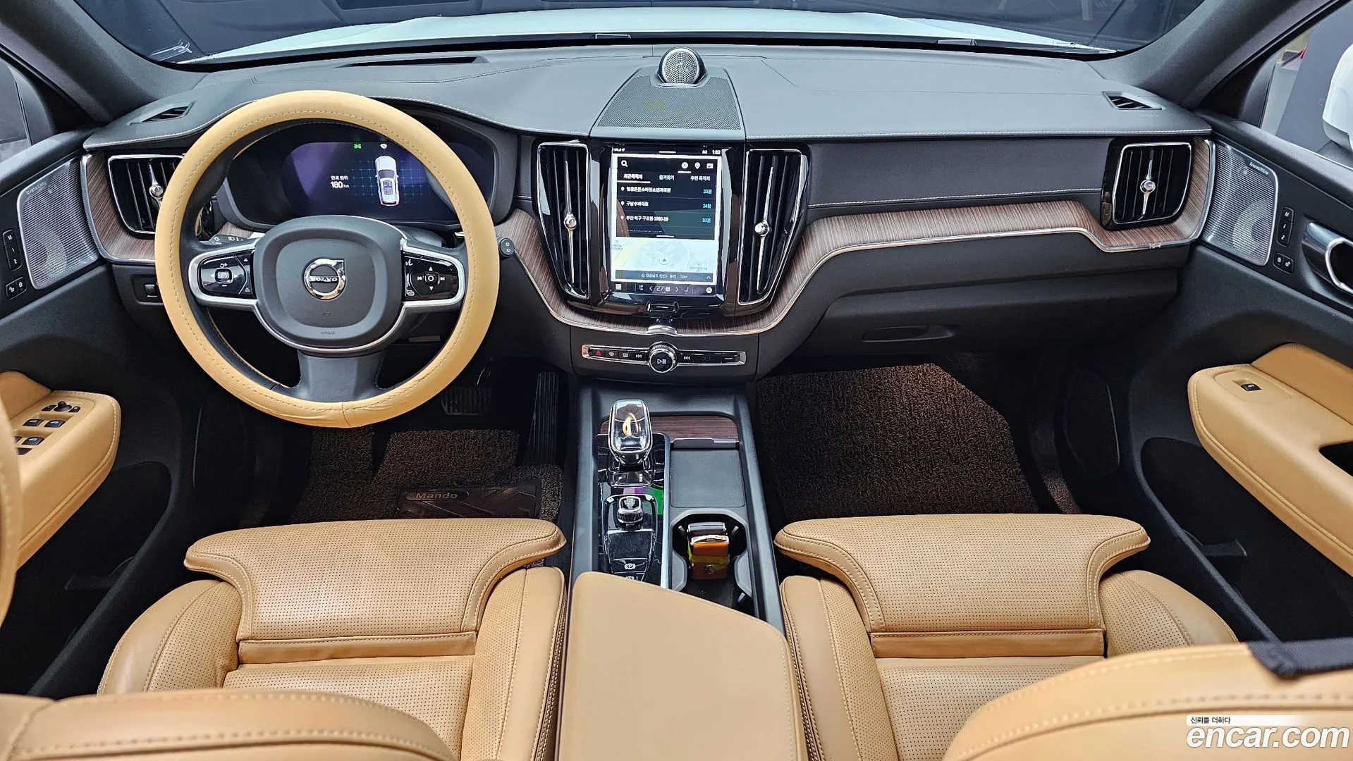 Volvo XC60 2022 — фото 1