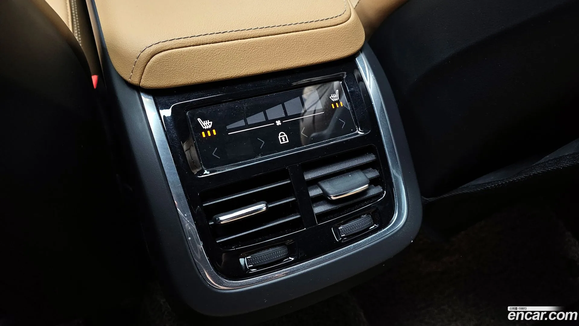 Volvo XC60 2022 — фото 3