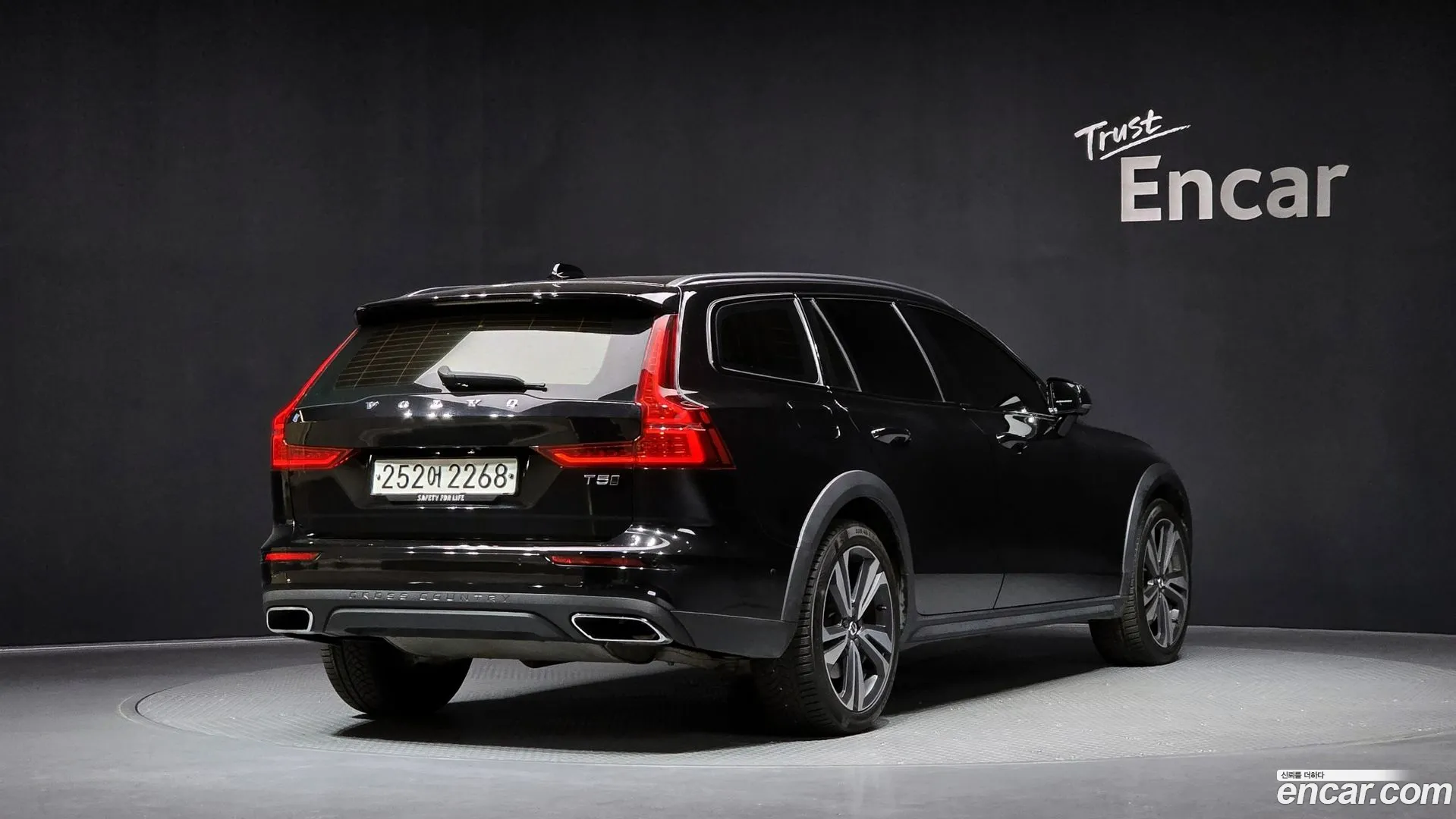 Volvo V60 Cross Country 2020 — фото 3