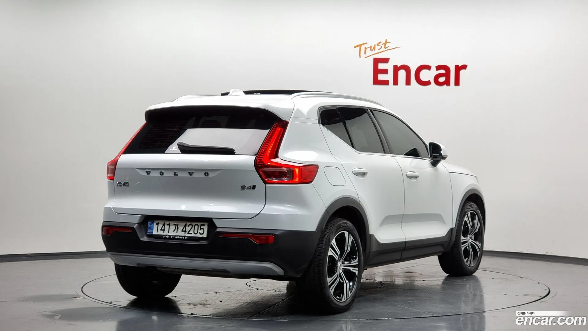 Volvo XC40 2021 — фото 1