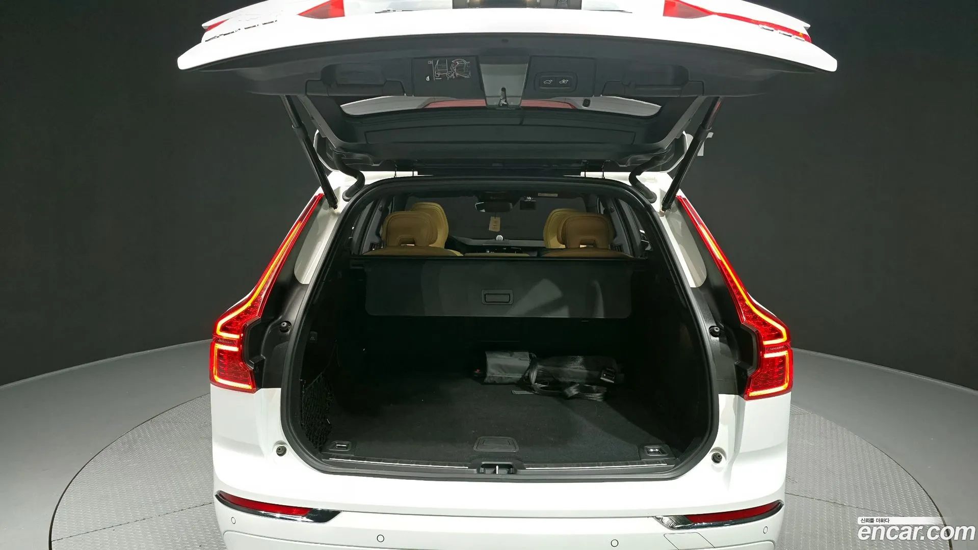 Volvo XC60 2021 — фото 2