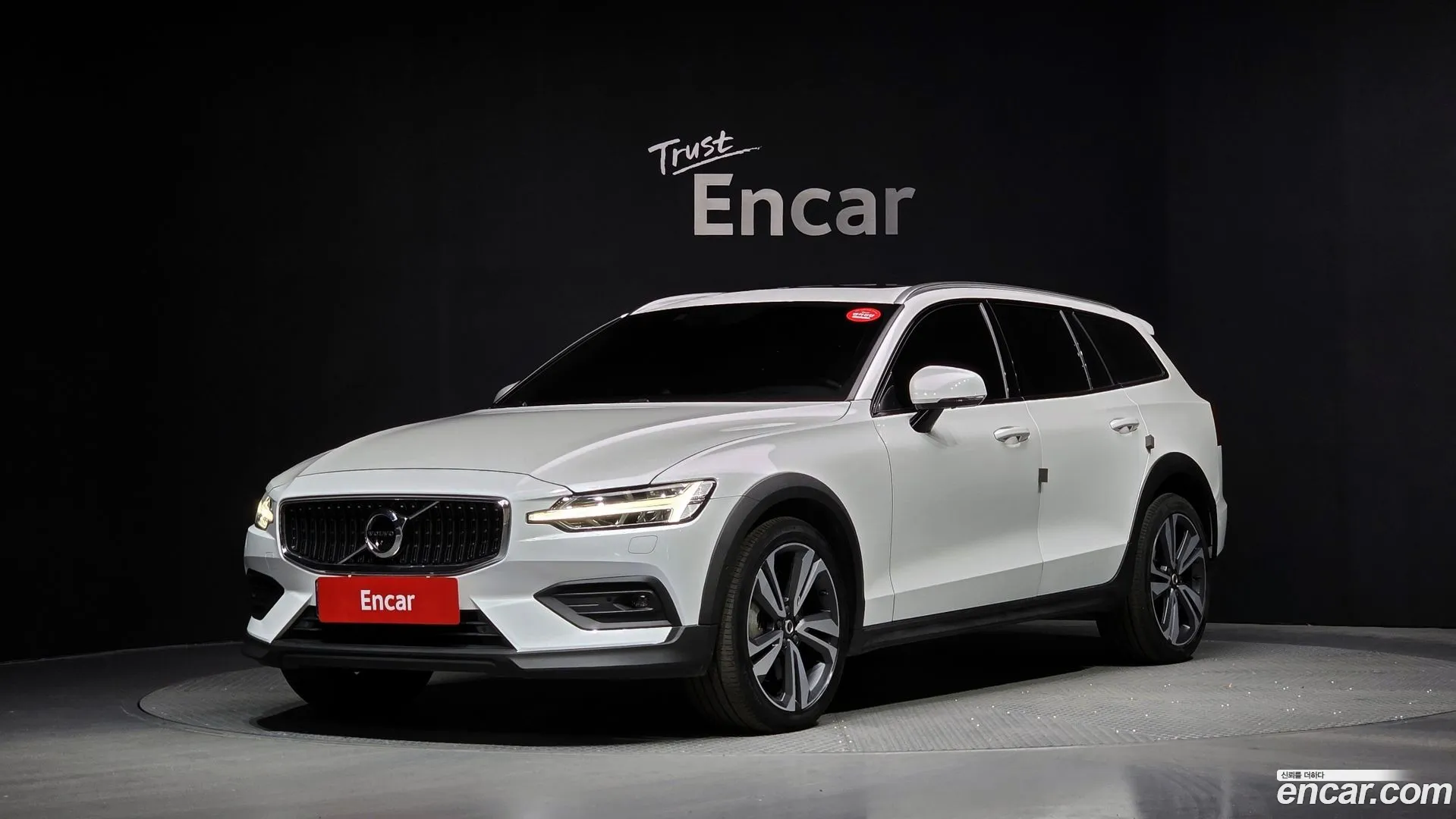 Volvo V60 Cross Country 2021 — фото 3