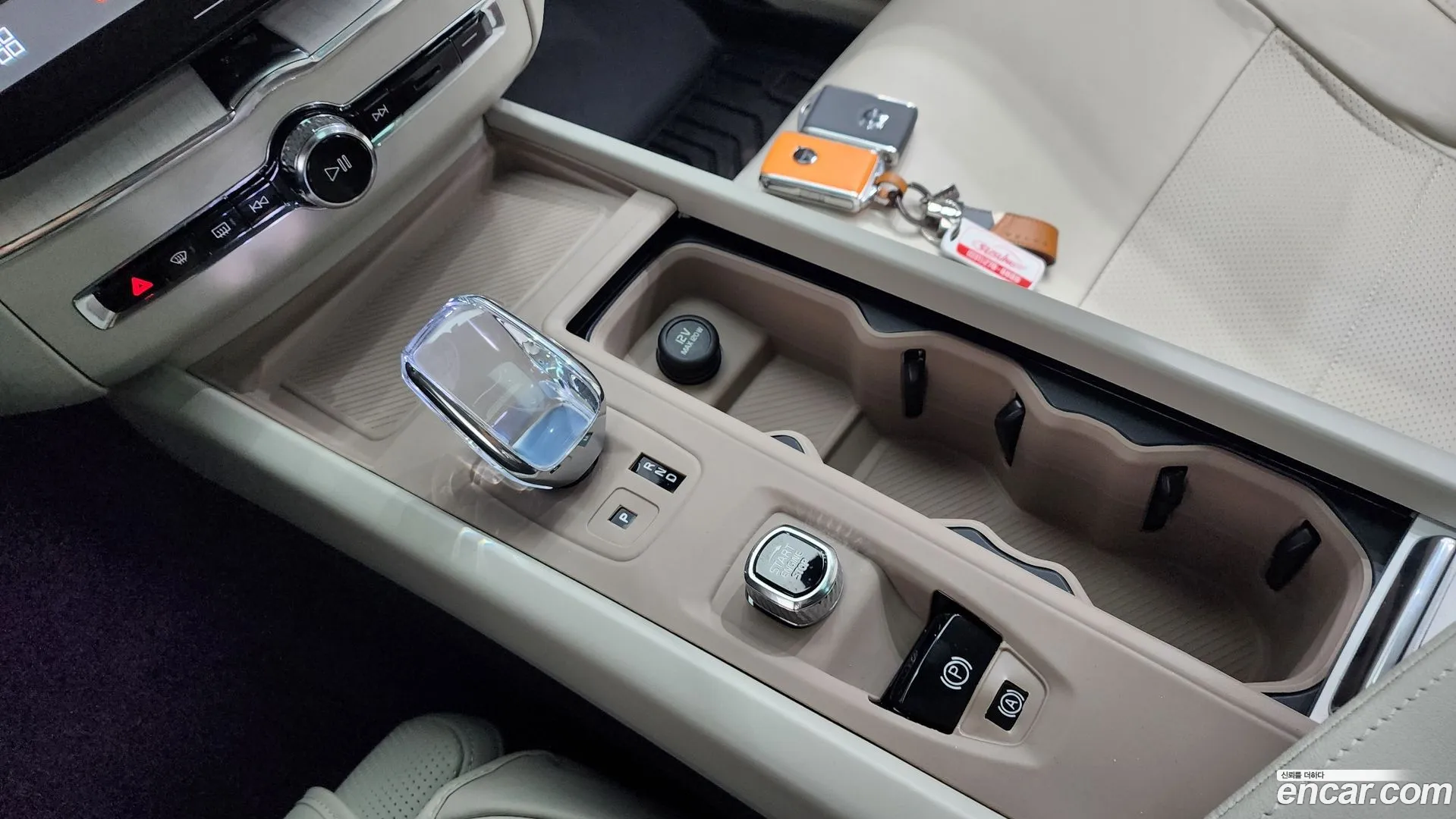 Volvo XC60 2025 — фото 2