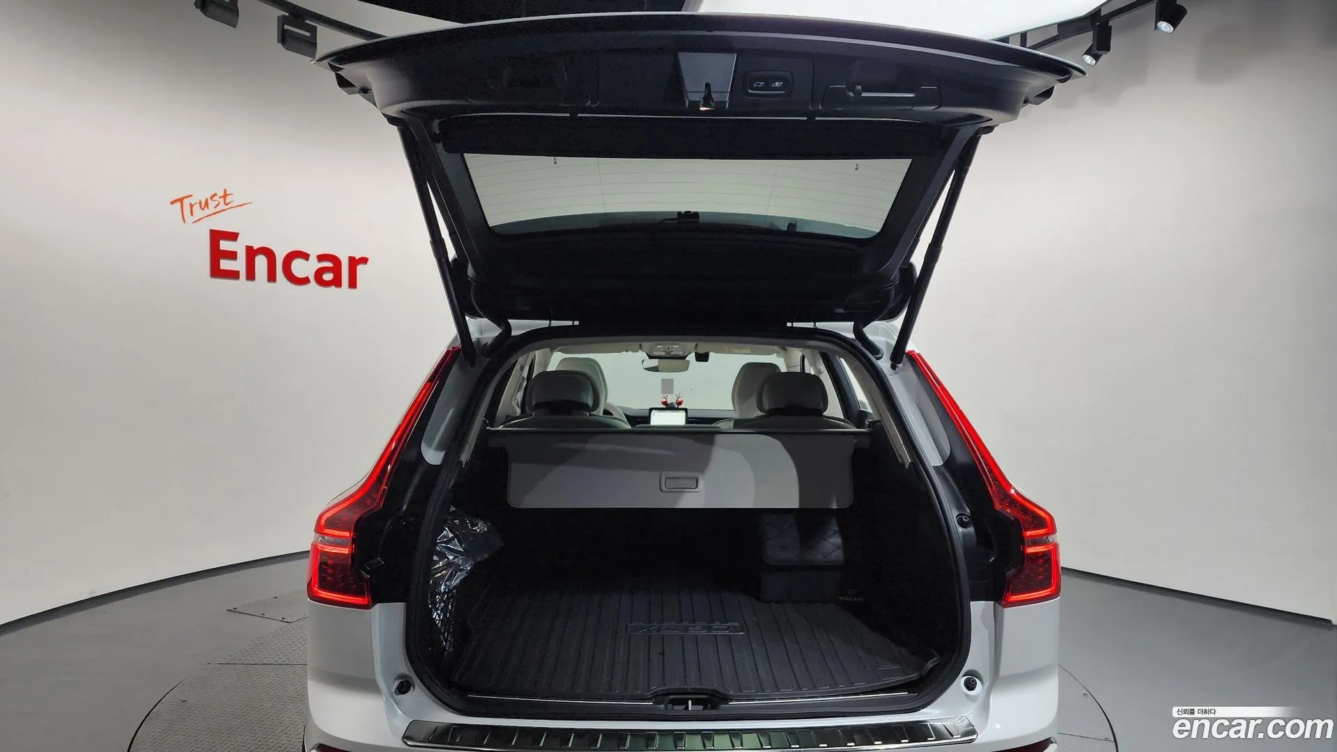 Volvo XC60 2025 — фото 3