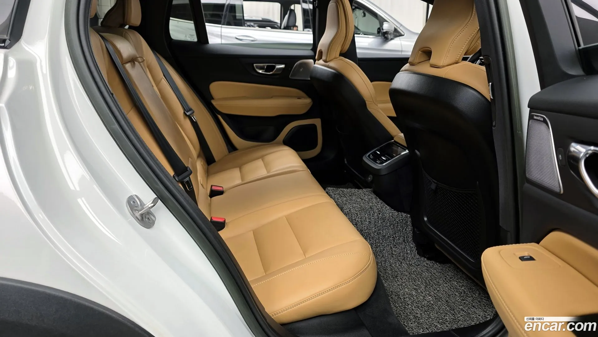 Volvo V60 Cross Country 2022 — фото 1
