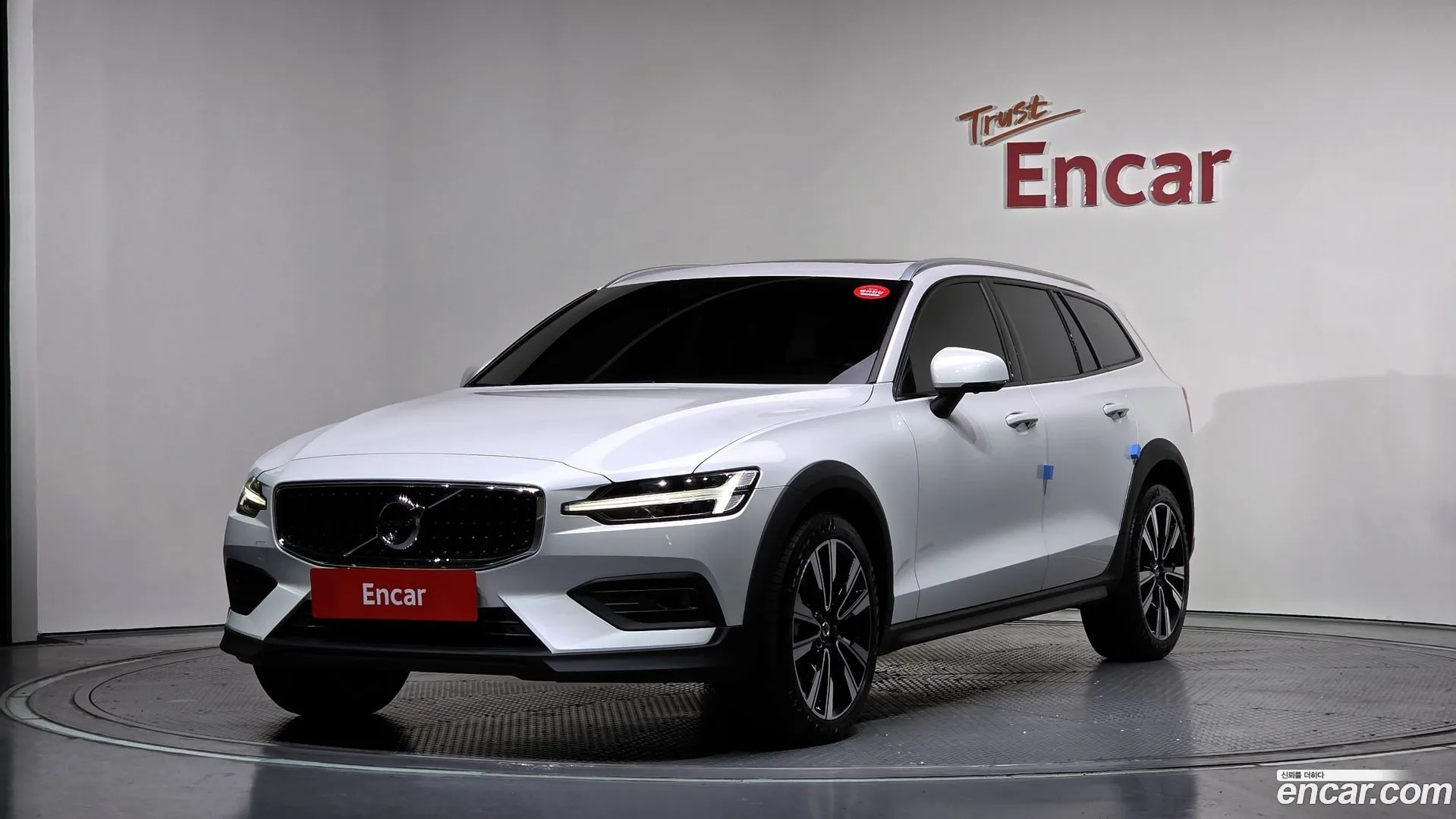 Volvo V60 Cross Country 2022 — фото 4