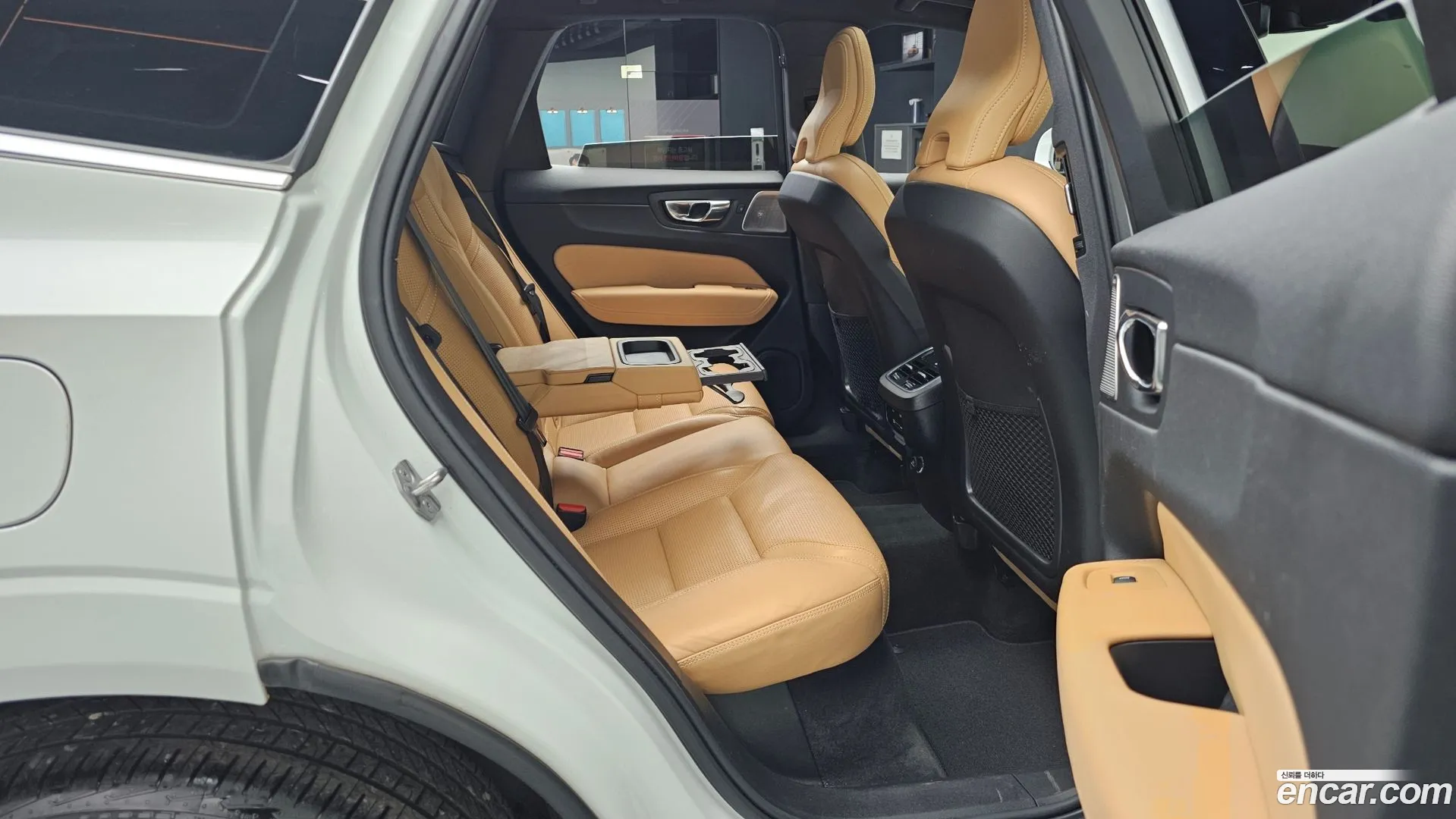 Volvo XC60 2020 — фото 1