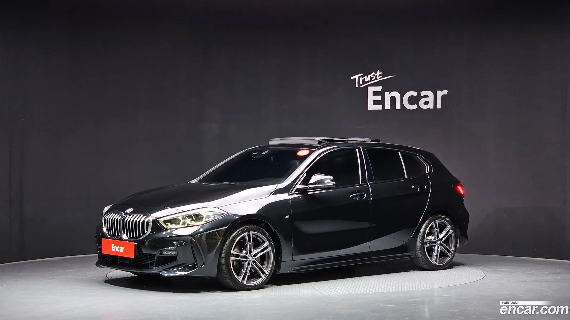 BMW 120i 2022 — фото 1