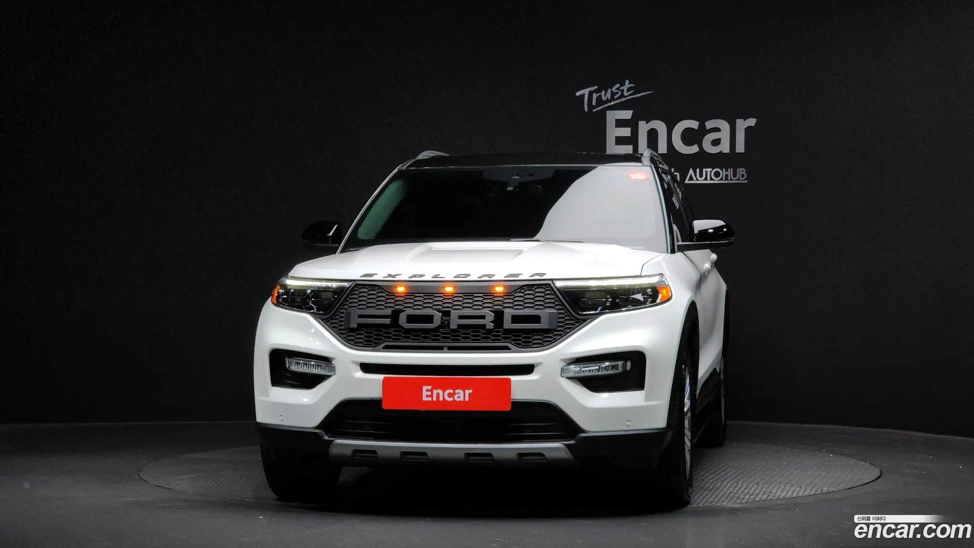 Ford Explorer 2020 — фото 1